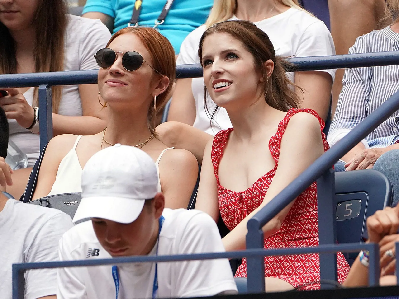 Veľké tenisové podujatie si užívali aj herečky Anna Kendrick a Brittany Snow.
