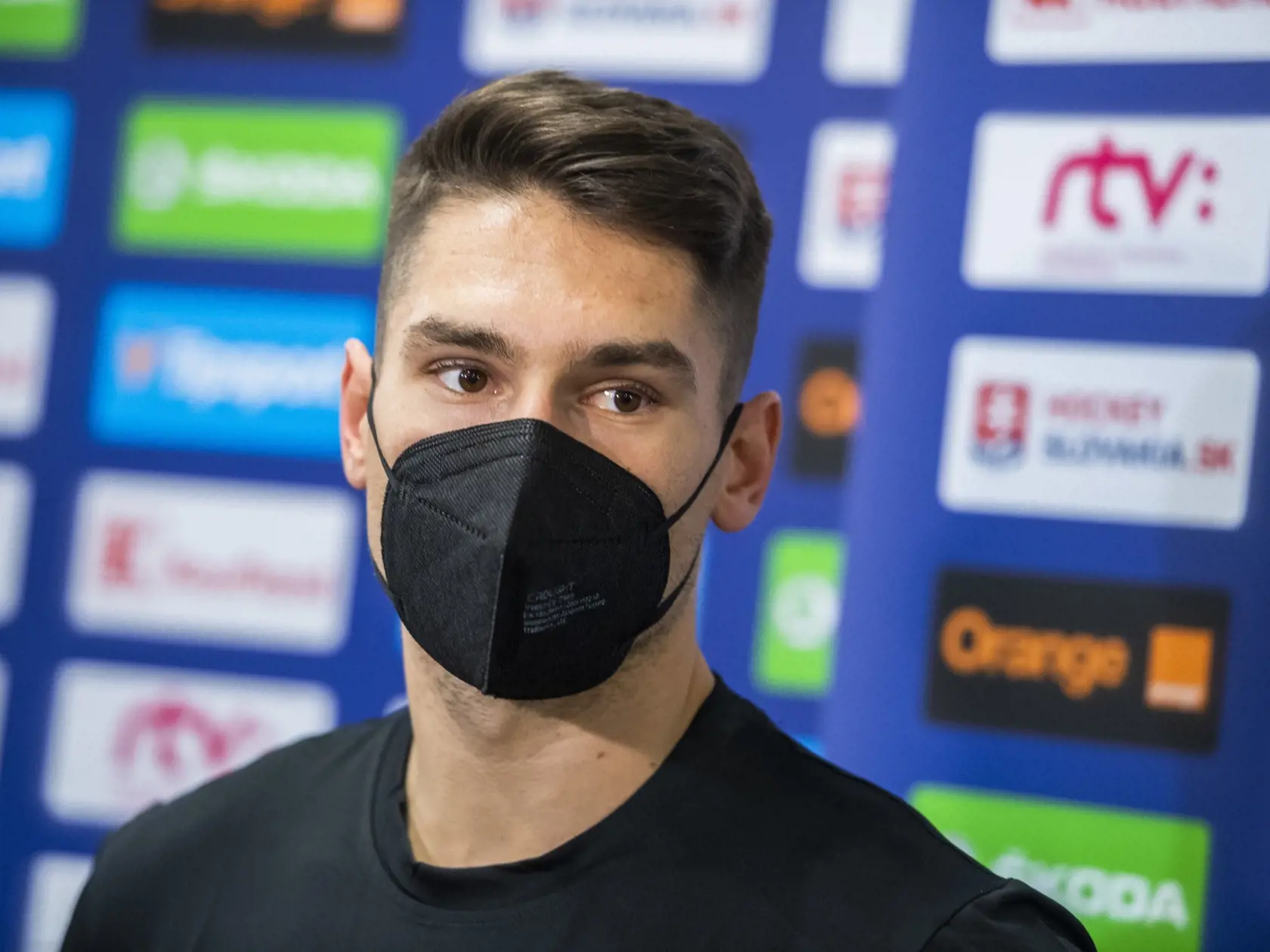 Na snímke hokejista Samuel Takáč počas tlačového brífingu na zraze slovenskej hokejovej reprezentácie pred Nemeckým pohárom v Bratislave 8. novembra 2021. FOTO TASR - Jaroslav Novák