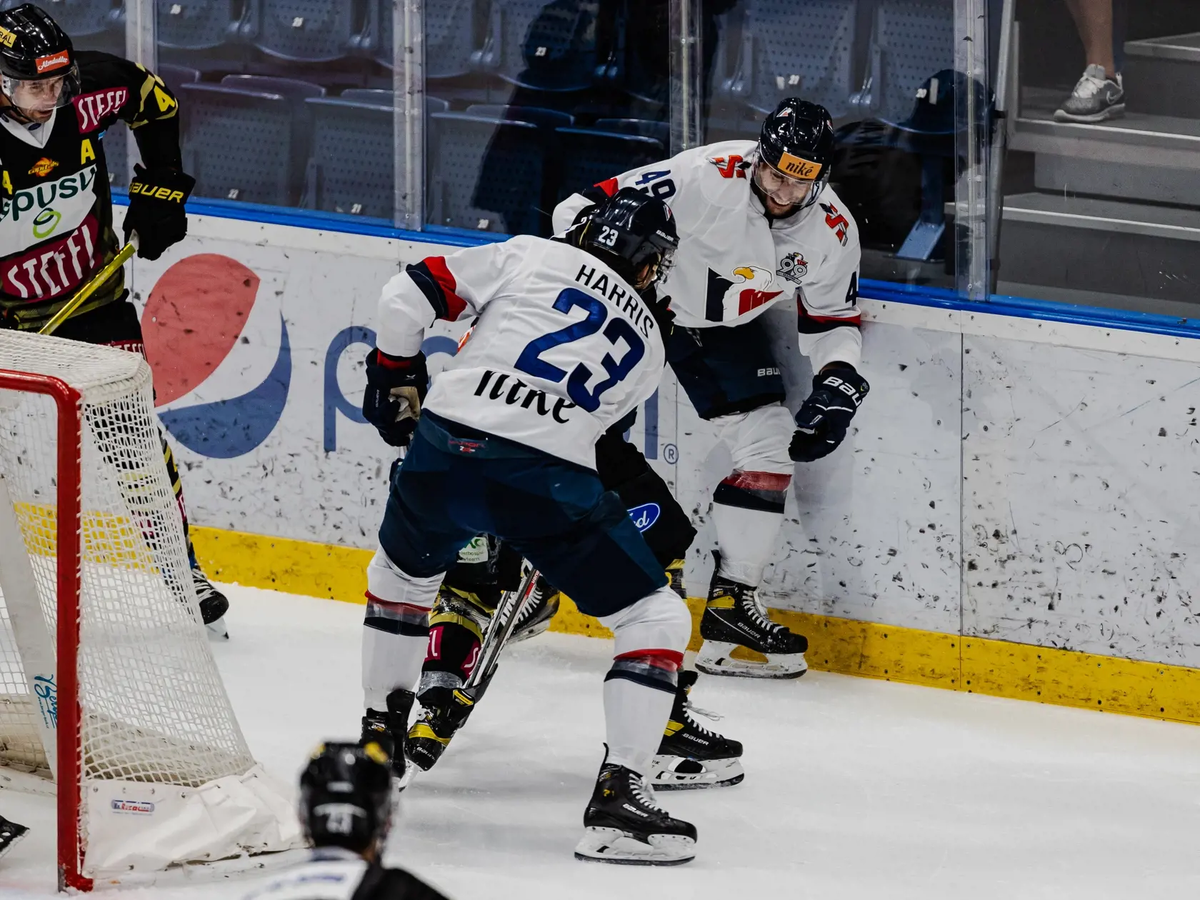 Na snímke Samuel Takáč počas prípravného zápasu medzi HC Slovan Bratislava a Vienna Capitals.
