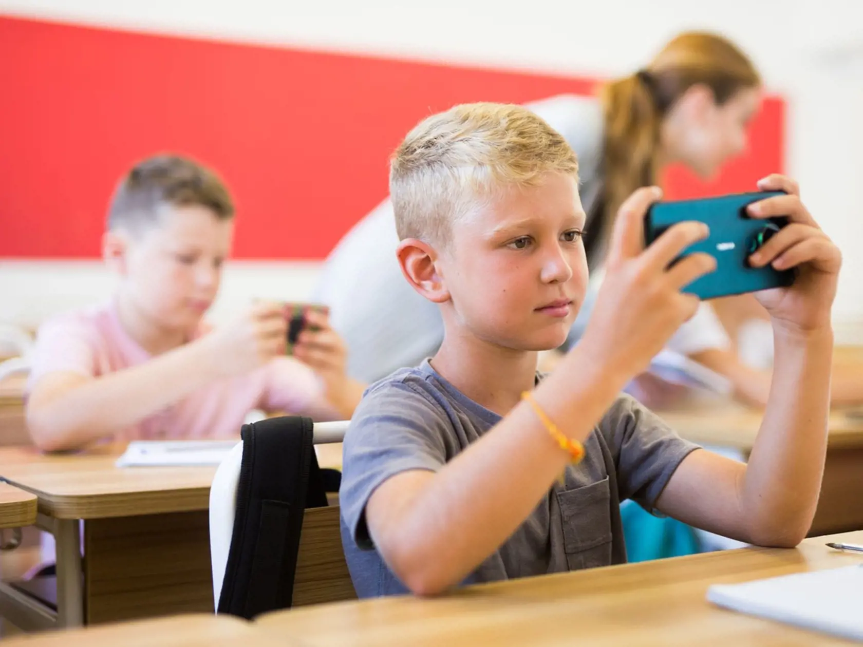 11. Používate úsporný režim, najmä ak viete, že sa k nabíjačke tak skoro nedostanete. V súčasnosti podporuje túto funkciu väčšina mobilných telefónov.