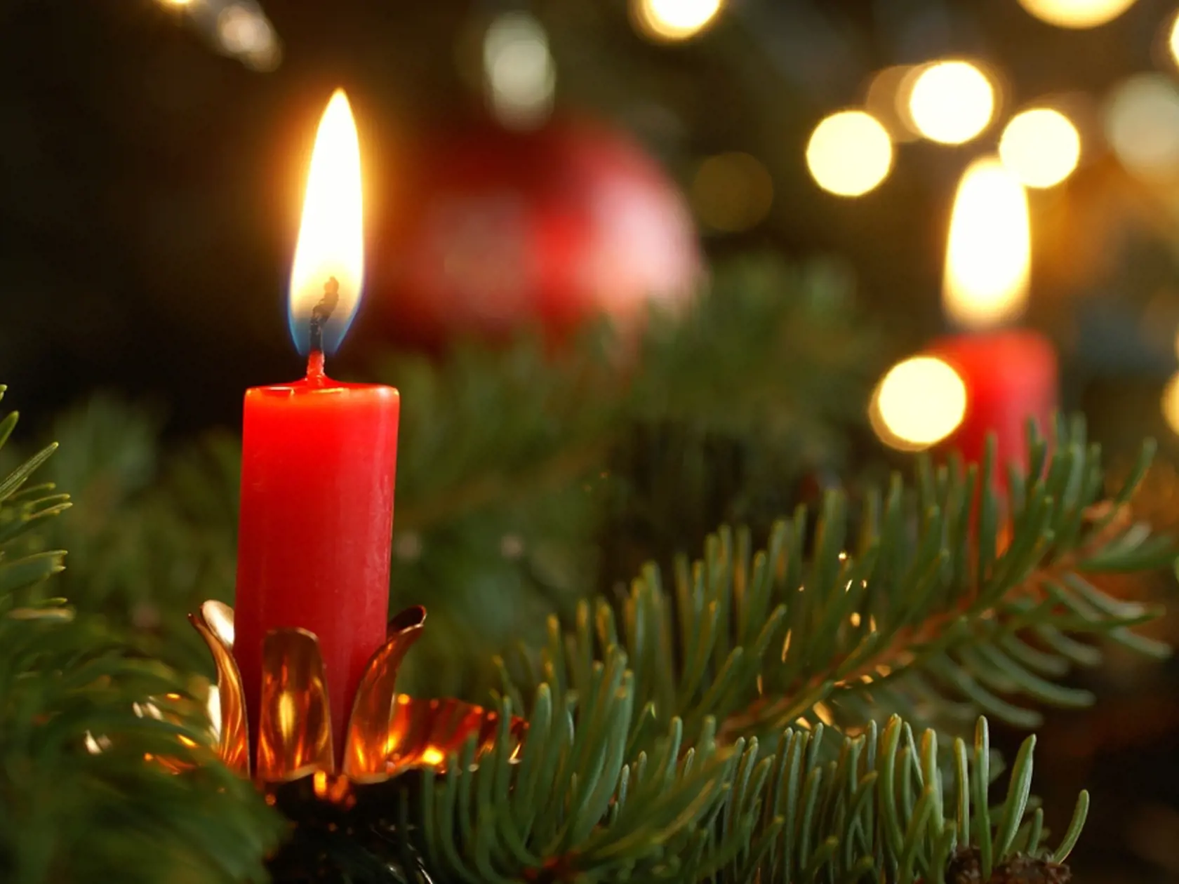 Burning,Candle,On,Christmas,Tree.
