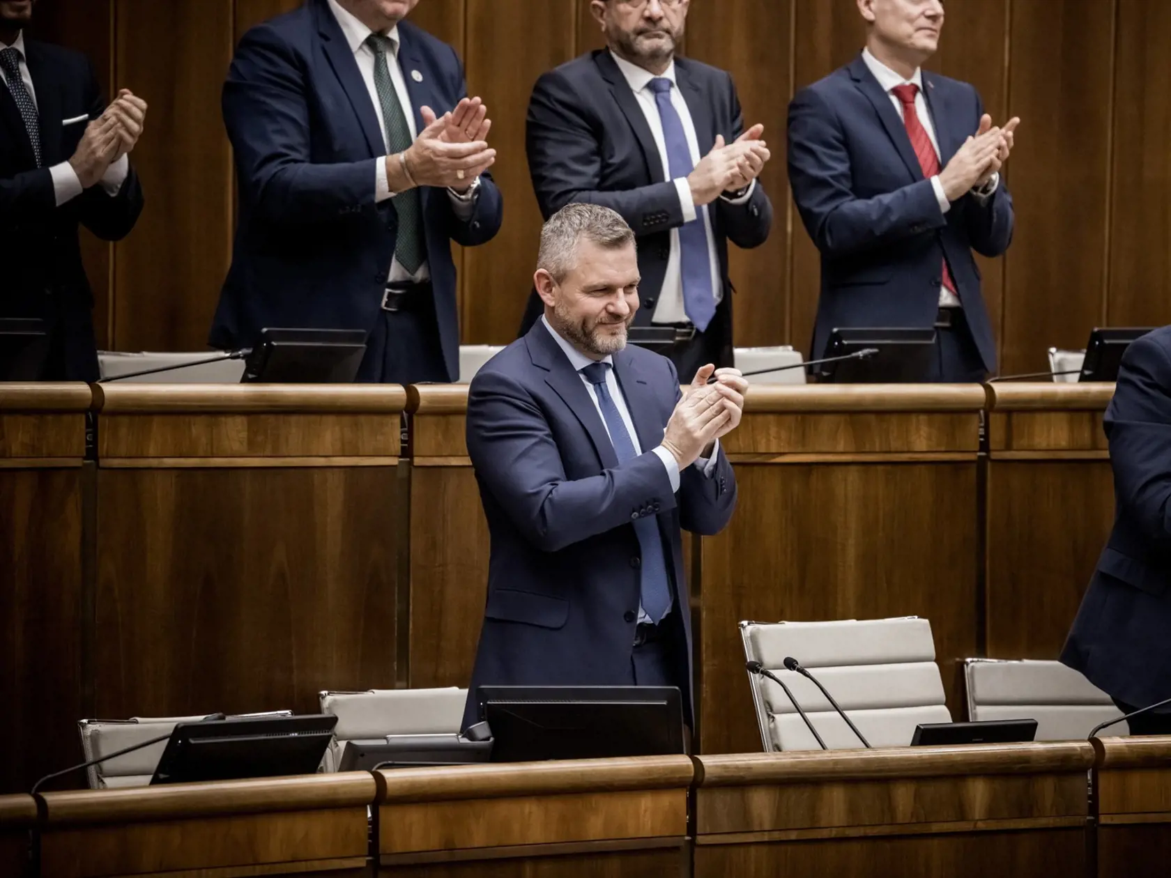 Zábery z NR SR, kde sa s deťmi dostal do konfliktu Igor Matovič.
