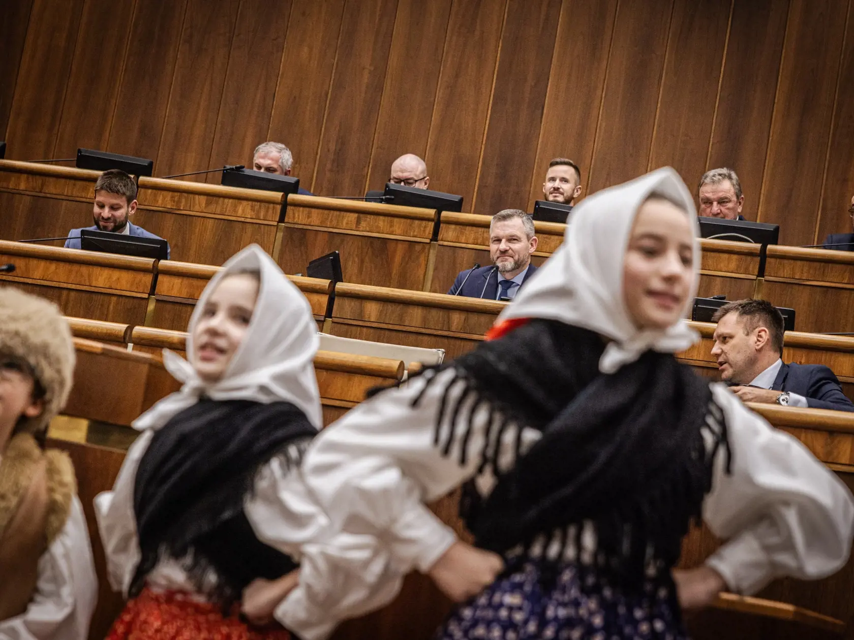 Zábery z NR SR, kde sa s deťmi dostal do konfliktu Igor Matovič.