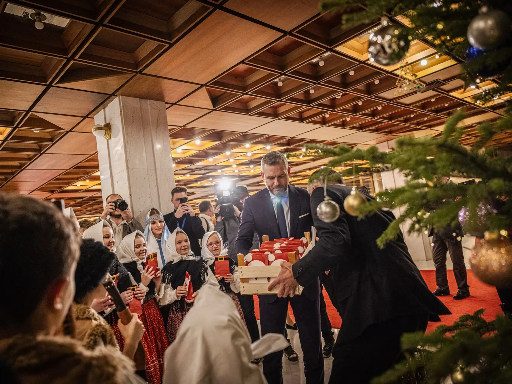 Zábery z NR SR, kde sa s deťmi dostal do konfliktu Igor Matovič.