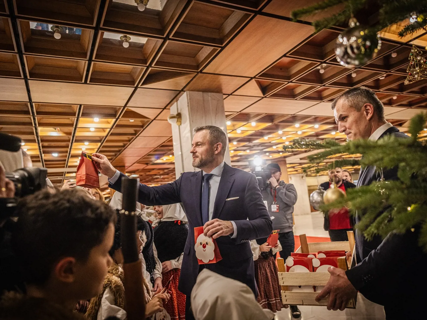 Zábery z NR SR, kde sa s deťmi dostal do konfliktu Igor Matovič.