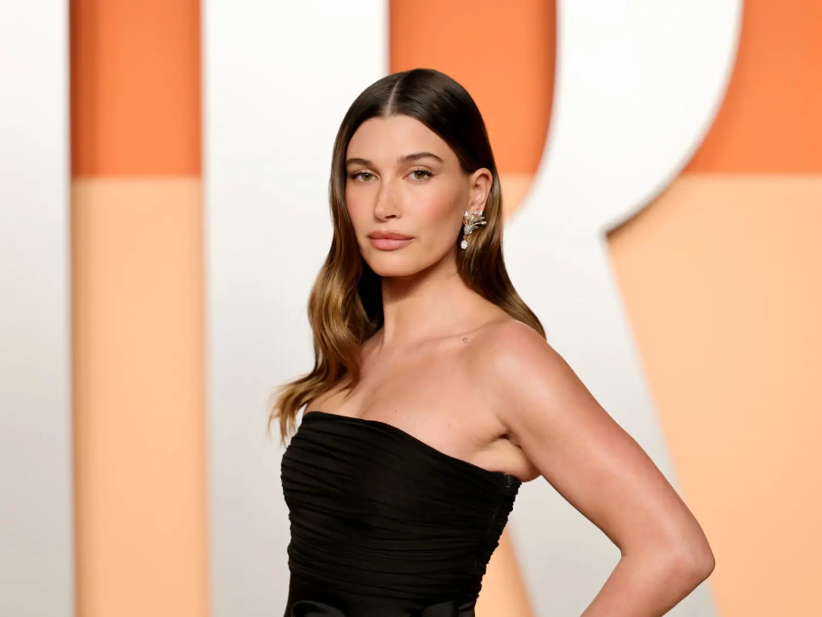Hailey Bieber prišla bez manžela.
