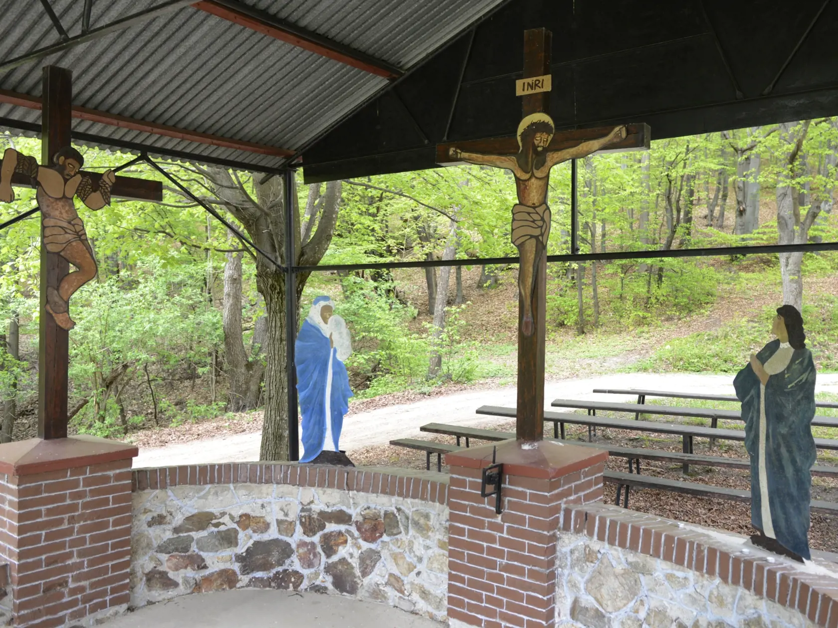 Pútnické miesto s kostolom sv. Anny sa nachádza cca 3 km nad obcou Rudník na Kobylej hore pri Košiciach. Už v 17. storočí na mieste kostola stála drevená kaplnka. Súčasný murovaný kostol bol postavený v roku 1750. V júli na Annu, prípadne počas blízkych víkendových dní, sa tu zvykne konať púť s odpustovou slávnosťou sv. Anny a sv. Joachima. Púte sa tu konali už začiatkom 18. storočia. Na tomto mieste sa v minulosti zastavovali baníci z Rudníka a obce Poproč počas cesty do práce v baniach obce Zl
