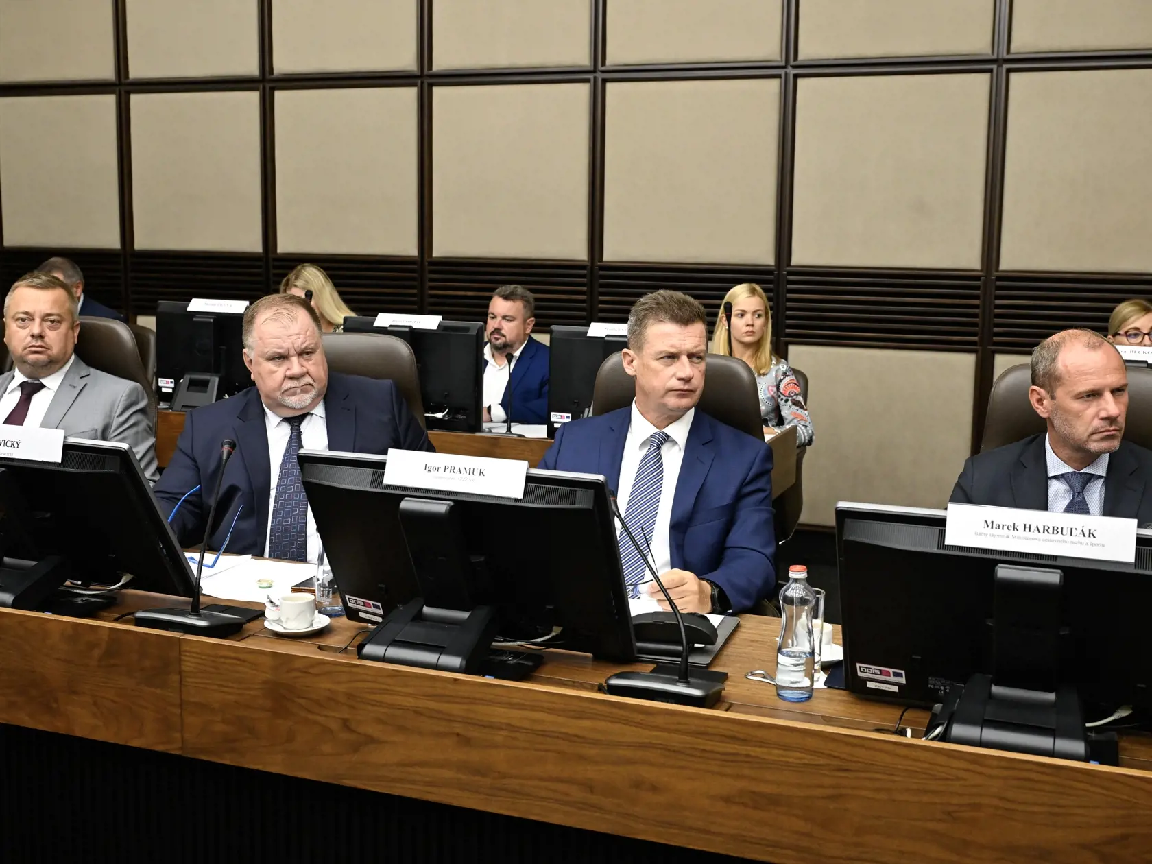 Na snímke sprava štátny tajomník Ministerstva cestovného ruchu a športu SR Marek Harbuľák, viceprezident AZZZ SR Igor Pramuk, generálny sekretár Asociácie zamestnávateľských zväzov a združení Slovenskej republiky Oto Nevický a generálny sekretár RÚZ Martin Hošták počas rokovania Hospodárskej a sociálnej rady SR 19. augusta 2024 na Úrade vlády SR v Bratislave. FOTO TASR - Pavel Neubauer
