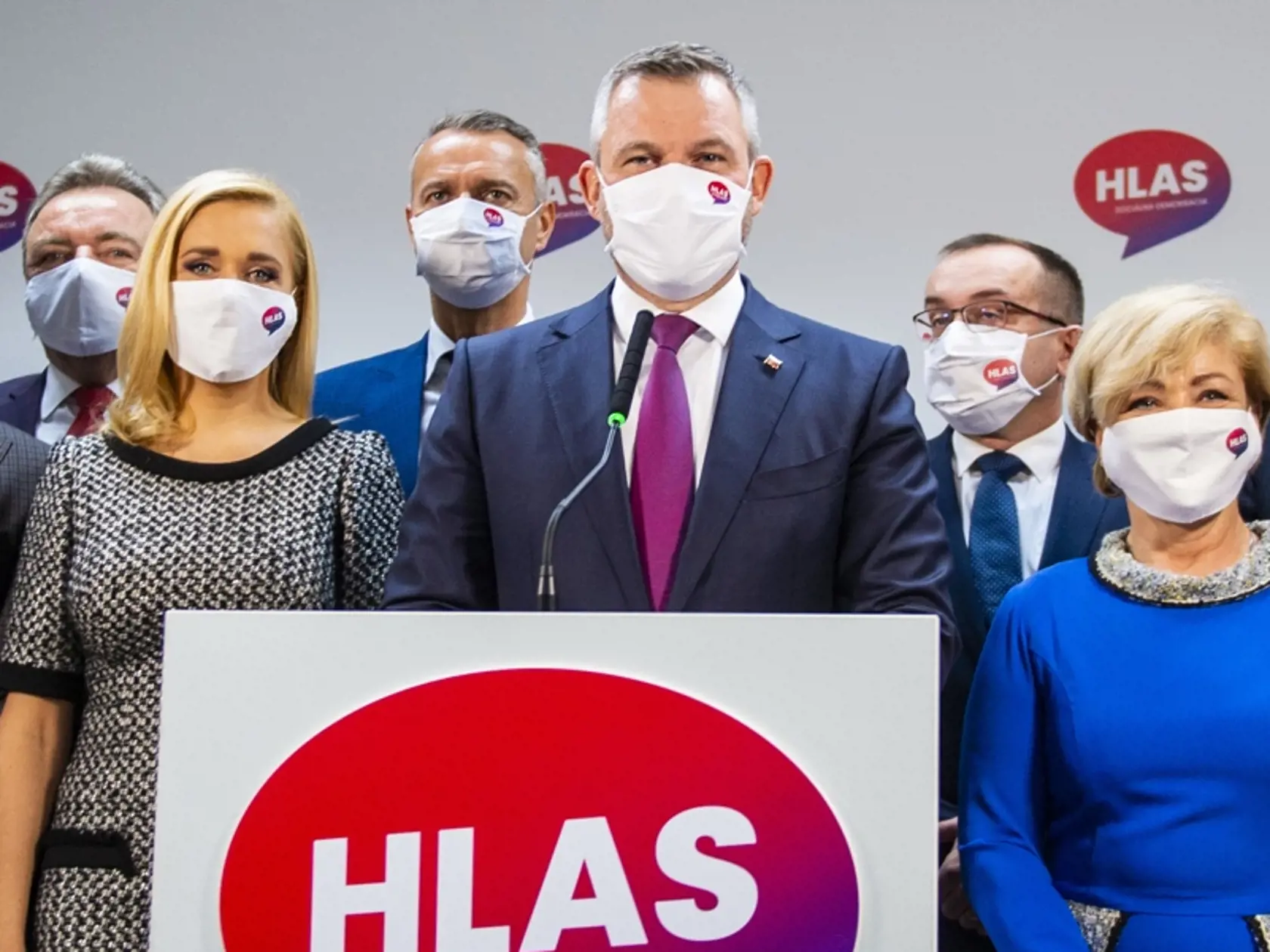 Na snímke členovia predsedníctva strany Hlas - sociálna demokracia Ján Ferenčák, Stanislav Kmec, Matúš Šutaj Eštok, Ján Blcháč, podpredsedníčka strany Denisa Saková, podpredseda strany Richard Raši, predseda strany Peter Pellegrini, Róbert Puci, Ľubica Laššáková, Peter Žiga a podpredseda strany Erik Tomáš počas tlačovej konferencie na tému – Výsledky ustanovujúceho snemu strany Hlas-sociálna demokracia 28. novembra 2020 v Bratislave. FOTO TASR - Jakub Kotian