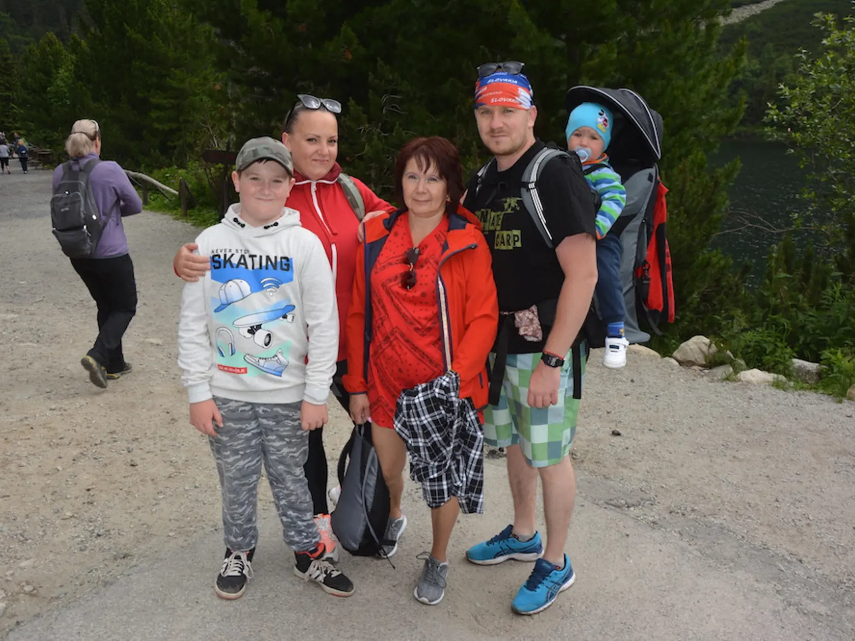 Štrbe sa ubytovala rodina z Levíc - Miriam (28), Lukáš (10), Alena (55), Gustáv (33) a Adamko (1,5): “Je tu super, až na to počasie, ktoré vyzeralo všelijako.”