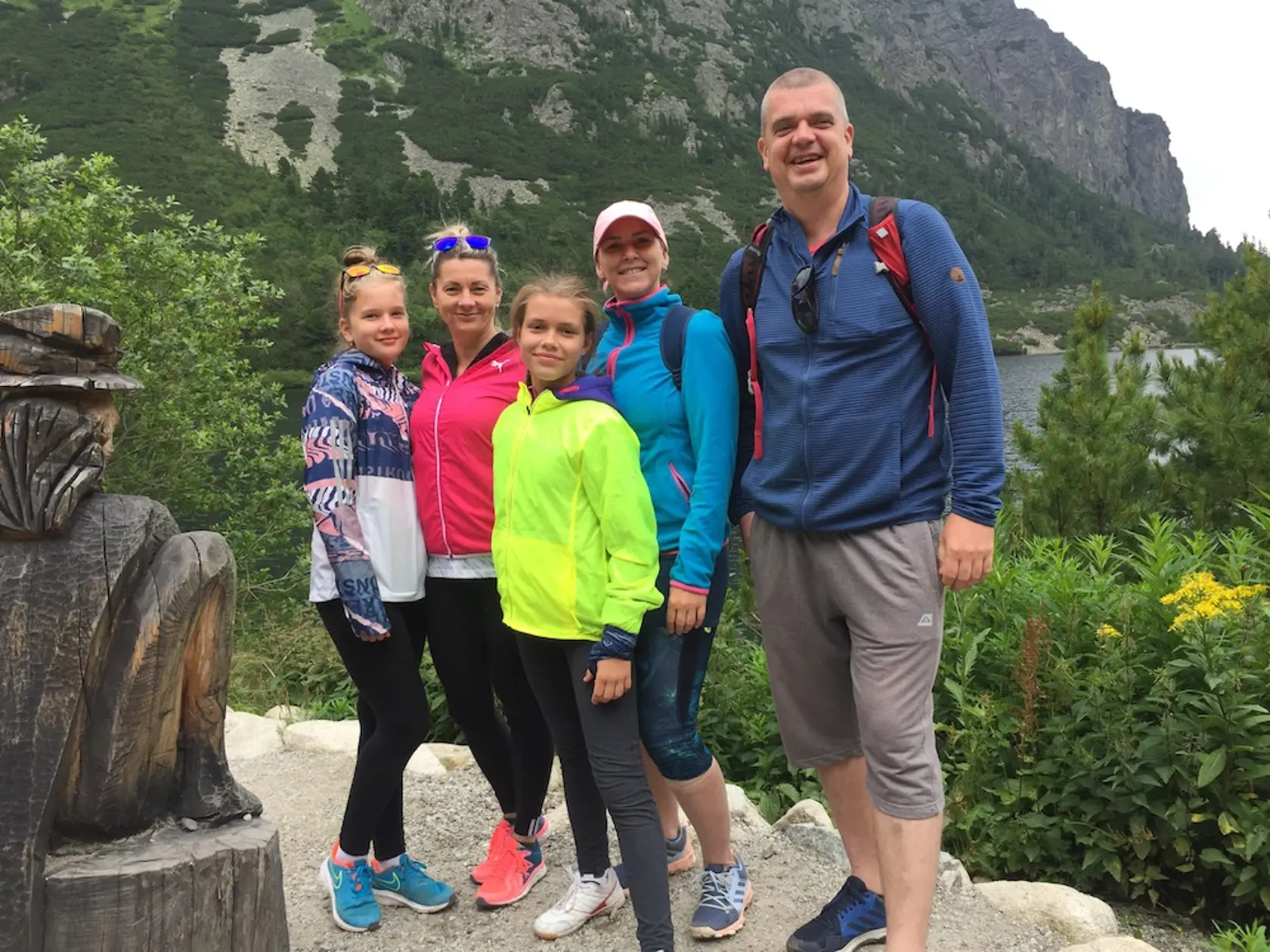 Bibiána (12), Danka (38), Frederika (12), Lea (50), Lukáš (40) prišli do Vysokých Tatier na celý týždeň z Pezinka a Šaštína. Ubytovali sa v Starej Lesnej: “Nič iné voľné nebolo.”