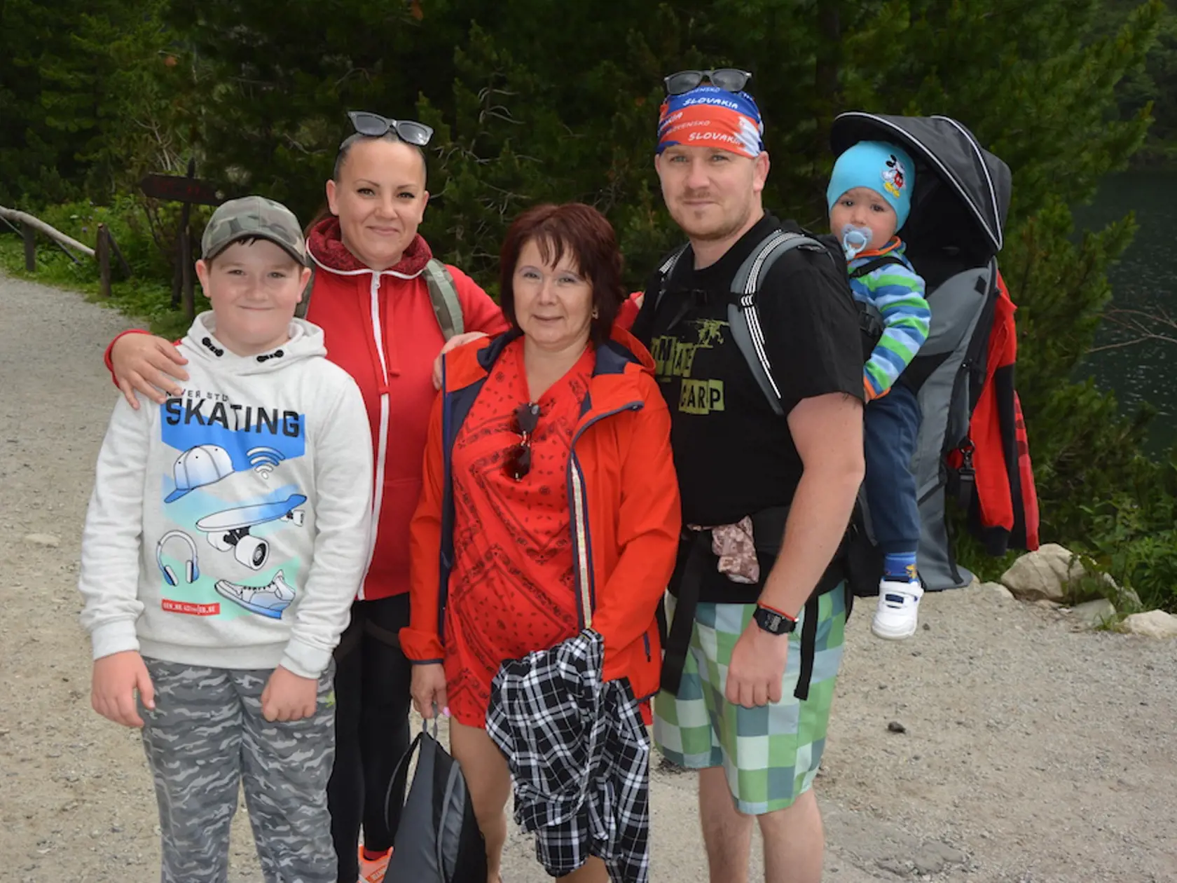 V Štrbe sa ubytovala rodina z Levíc - Miriam (28), Lukáš (10), Alena (55), Gustáv (33) a Adamko (1,5): “Je tu super, až na to počasie, ktoré vyzeralo všelijako.”