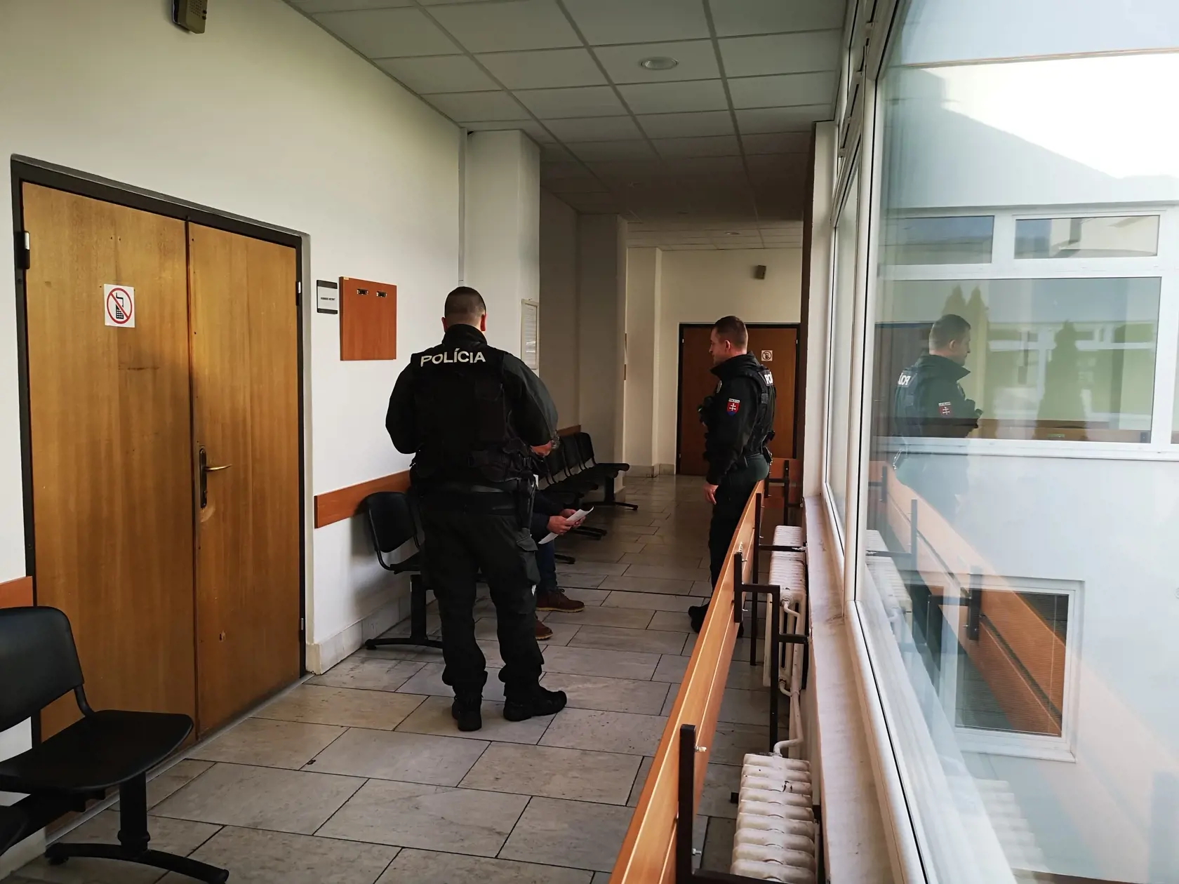 Muž skončil v rukách mužov zákona a o jeho osude rozhodoval súd.