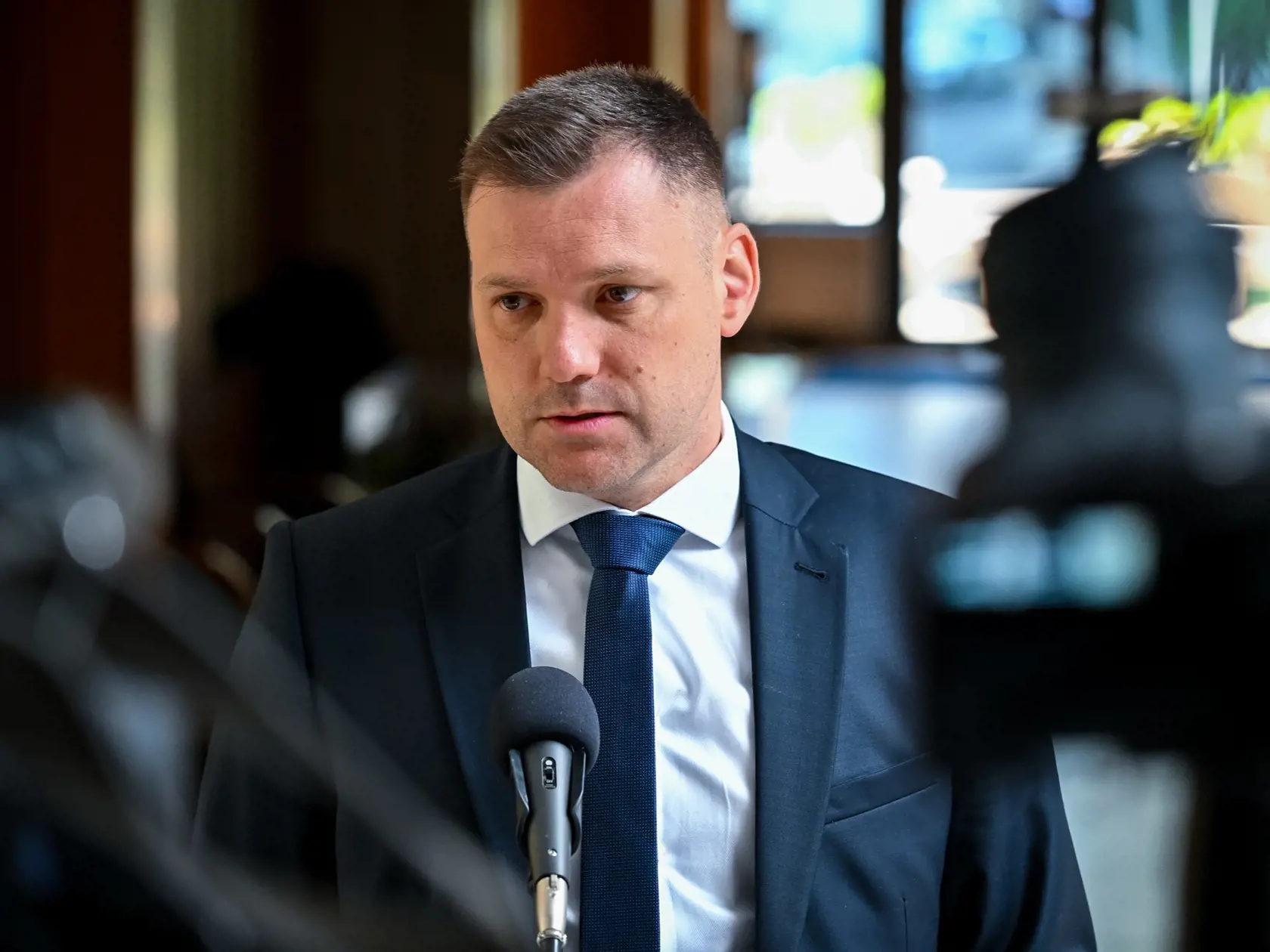 Na snímke minister životného prostredia SR Tomáš Taraba (nominant SNS) počas príchodu na 37. schôdzu vlády SR 5. júna 2024 v Bratislave.