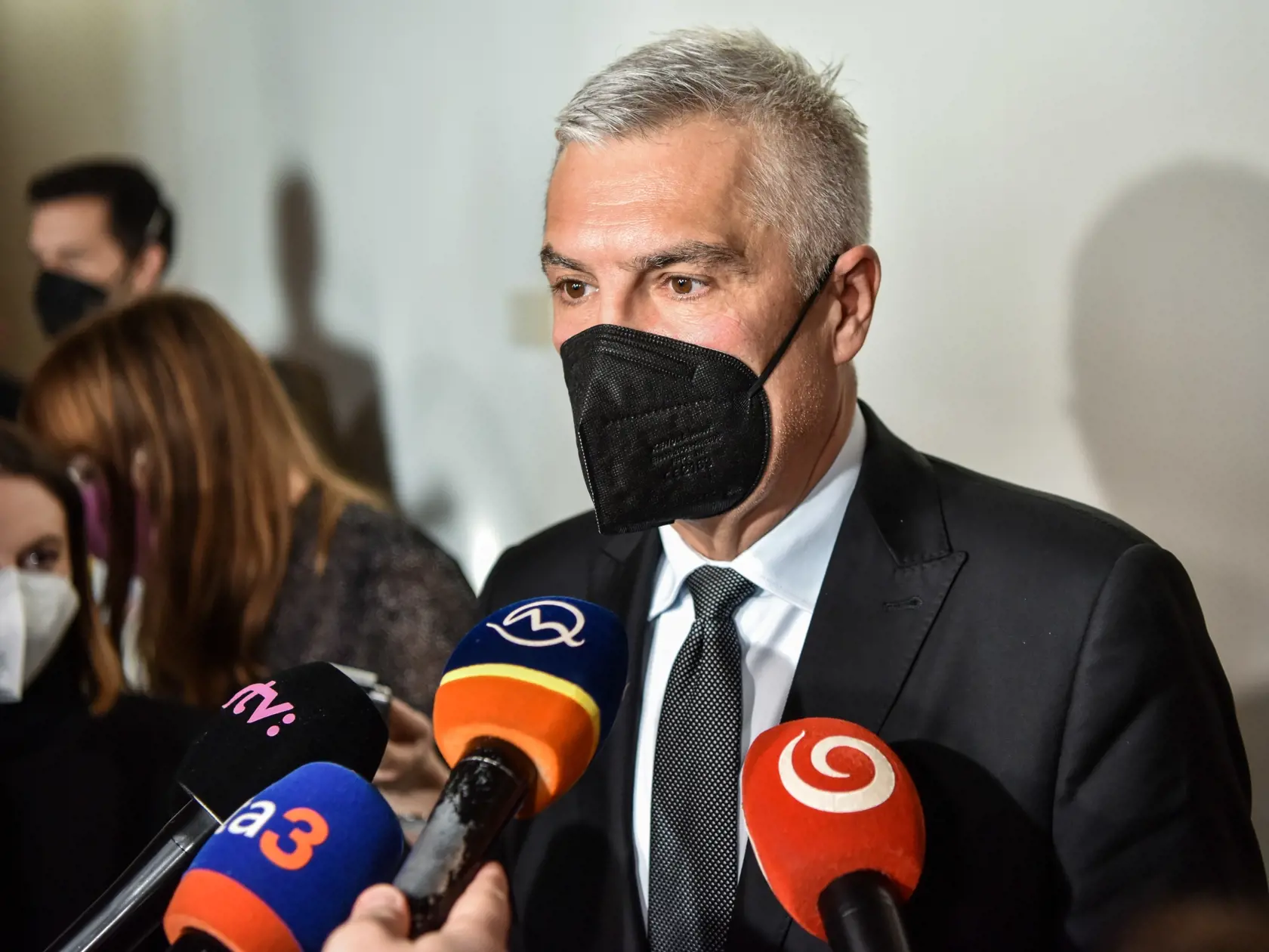Na snímke minister zahraničných vecí a európskych záležitostí SR Ivan Korčok (nominant SaS) odpovedá na otázky novinárov po mimoriadnom zasadnutí Zahraničného výboru NR SR v Bratislave vo štvrtok 27. januára 2022. Zvolal ho jeho predseda Marián Kéry (Smer-SD). Šéf slovenskej diplomacie mal na výbore informovať o stupňujúcom sa napätí na ukrajinsko-ruskej hranici a súvisiacich rokovaniach Bezpečnostnej rady SR. FOTO TASR - Pavol Zachar