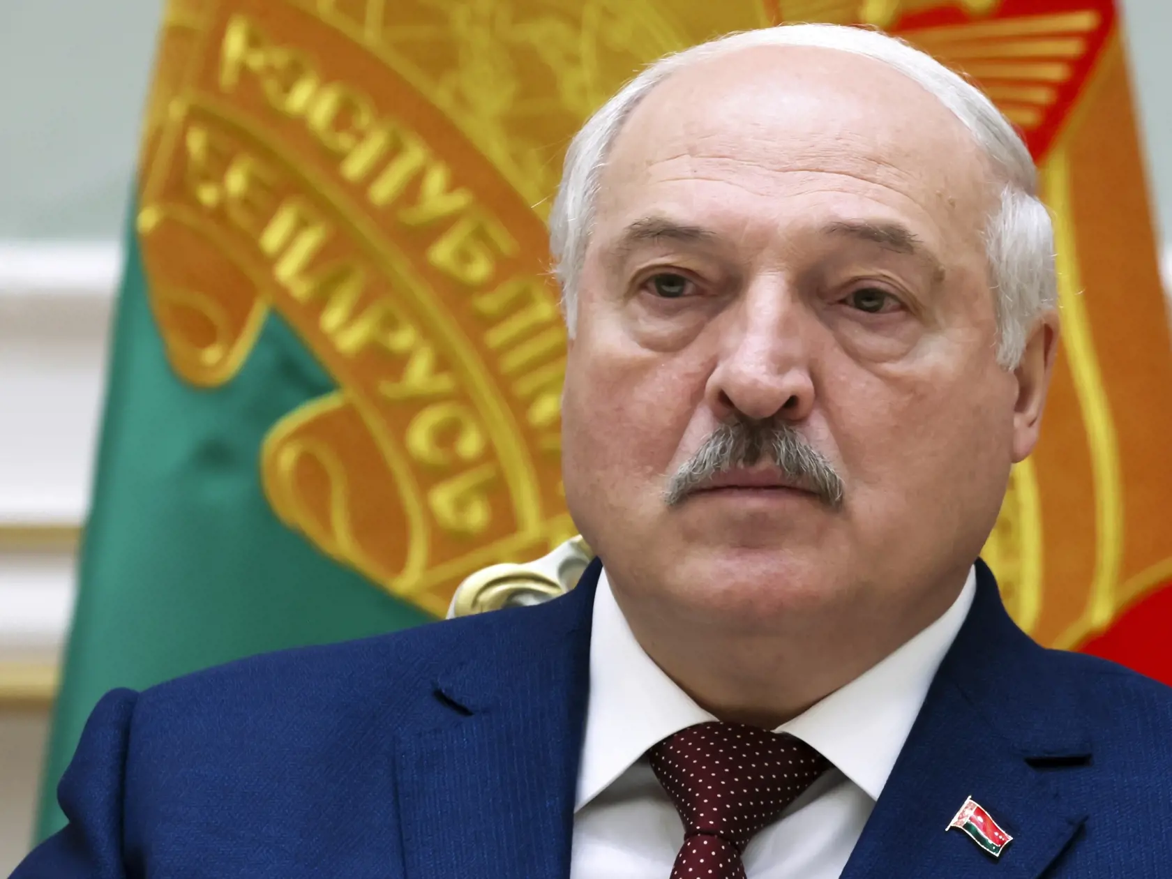 Na archívnej snímke z 24. mája 2024 bieloruský prezident Alexandr Lukašenko počas spoločného vyhlásenia s ruským prezidentom Vladimirom Putinom po ich stretnutí v Paláci nezávislosti v Minsku. Pred 30 rokmi bol Alexandr Lukašenko prvýkrát zvolený za prezidenta Bieloruska.
