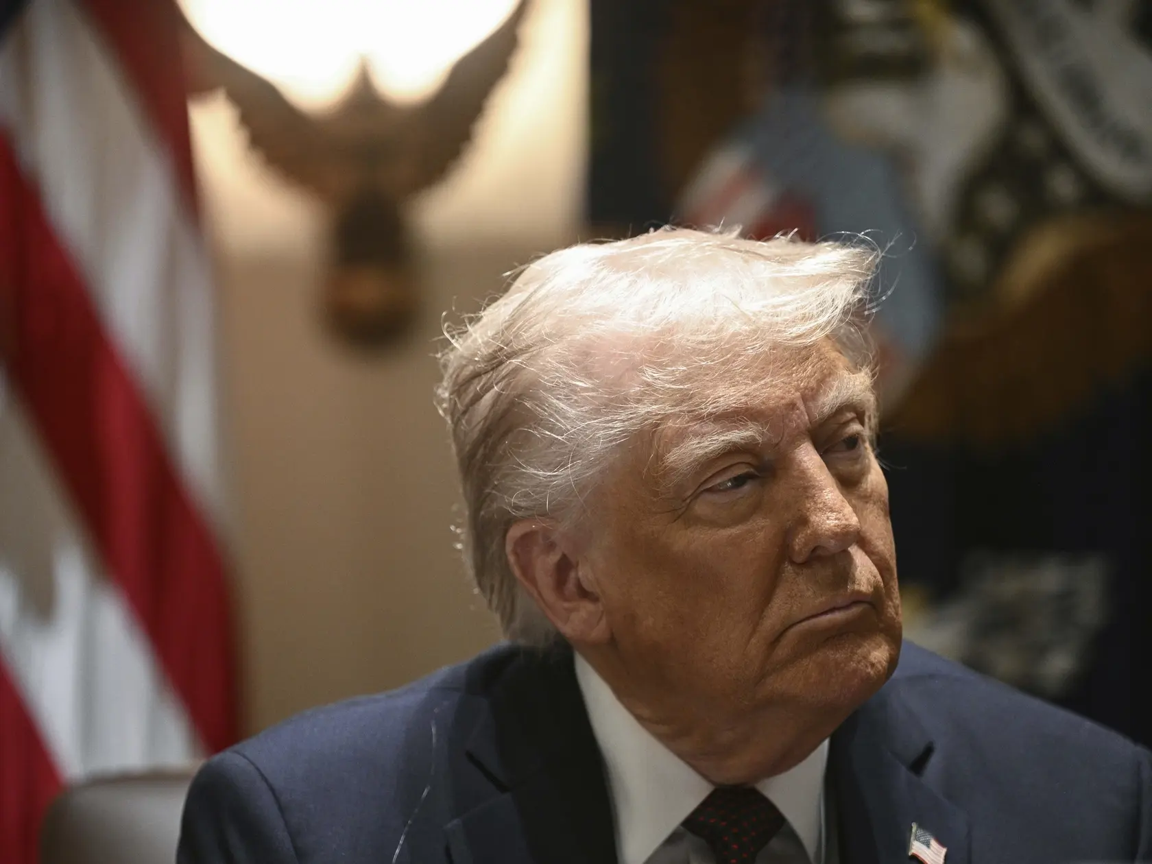 Prezident USA Donald Trump v pondelok ozrejmil, že na rokovaniach medzi americkou a ruskou delegáciou v Rijáde sa diskutuje o územných otázkach, budúcich demarkačných líniách na Ukrajine a vlastníctve ukrajinských elektrární. TASR o tom informuje podľa správy agentúry Reuters.