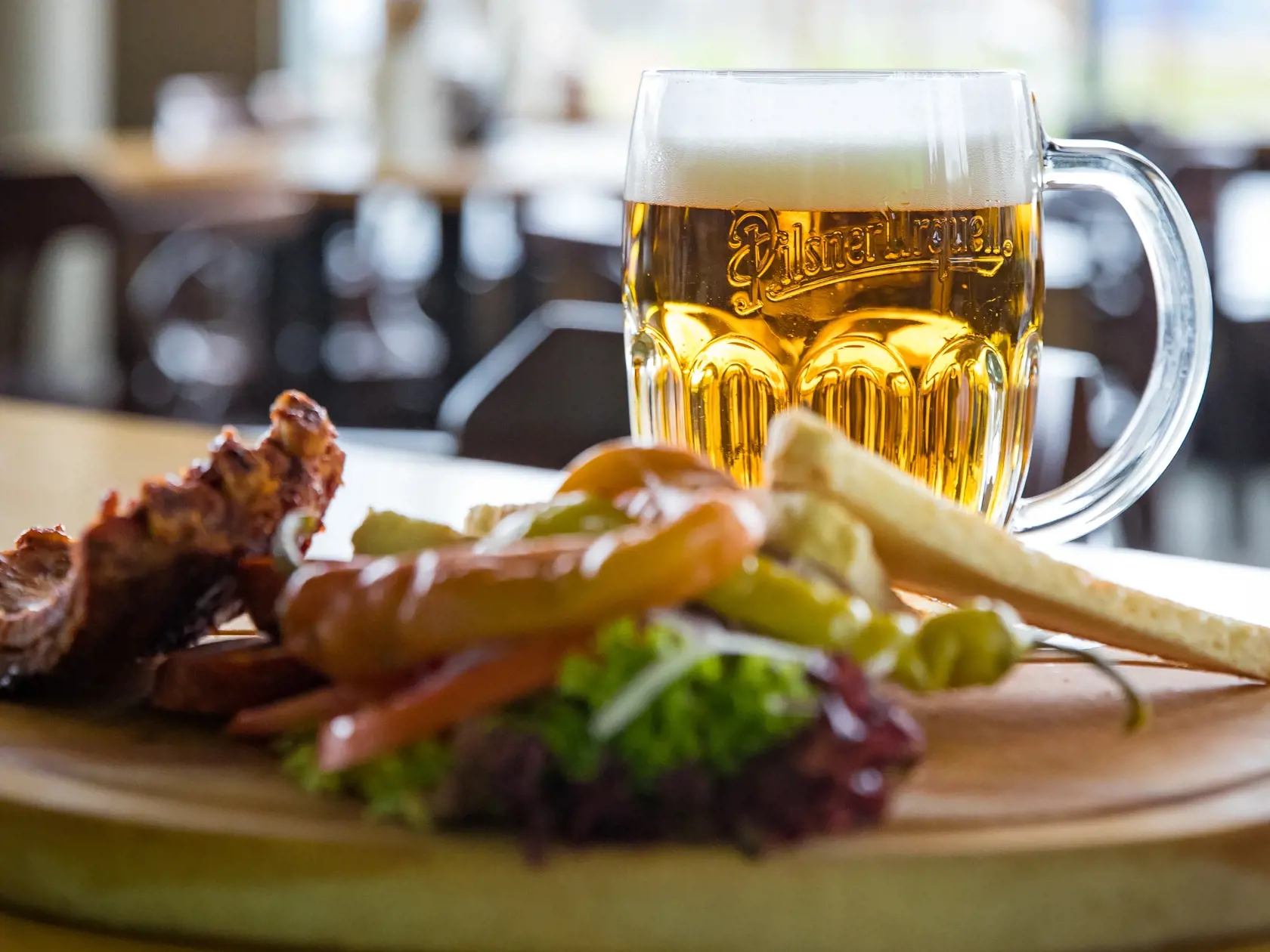 Najväčšie omyly, ktorým ľudia stále veria

- Najväčším omylom bolo, že odbúravanie alkoholu sa dá urýchliť pitím vody – tomuto verí až 40 % ľudí.
- Najpretrvávajúcejším mýtom, ktorý kvíz potvrdil, je, že na pivo - ako druh alkoholu - sa pozeráme zhovievavejšie. 62 % si myslí, že veľké pivo má rovnaký obsah alkoholu ako panák vodky a 20 % si myslí, že panák vodky ho má dokonca vyšší. Len 18 % ľudí správne určilo, že viac alkoholu obsahuje veľké pivo – 82 % si to teda myslí nesprávne.