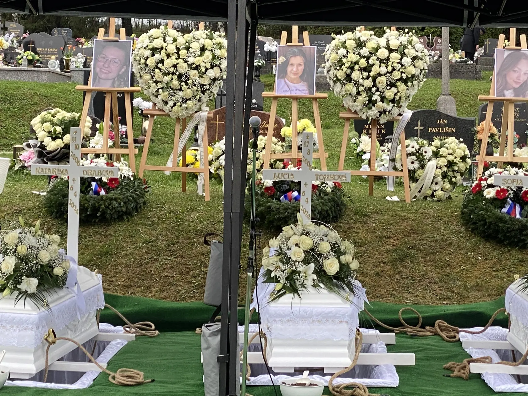 Pohreb troch obetí tragickej havárie pri Spišskej Kapitule v sobotu 6. 4. 2024.