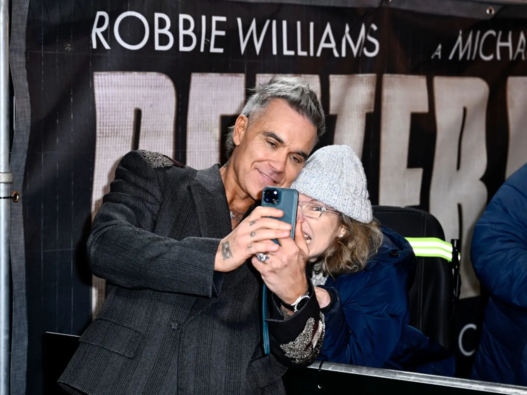 Robbie Williams na premiére jeho životopisného filmu Better man