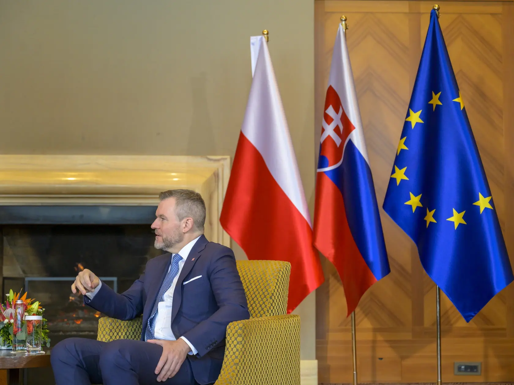 Na snímke slovenský prezident Peter Pellegrini sa rozpráva s poľským prezidentom Andrzejom Dudom počas jeho rozlúčkovej návštevy na Slovensku na Štrbskom Plese v utorok 1. apríla 2025. FOTO TASR - Veronika Mihaliková
