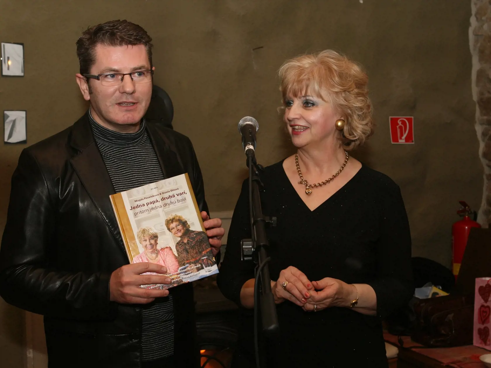 bývalí hlásatelia Miloš Bubán a Nora Beňačková