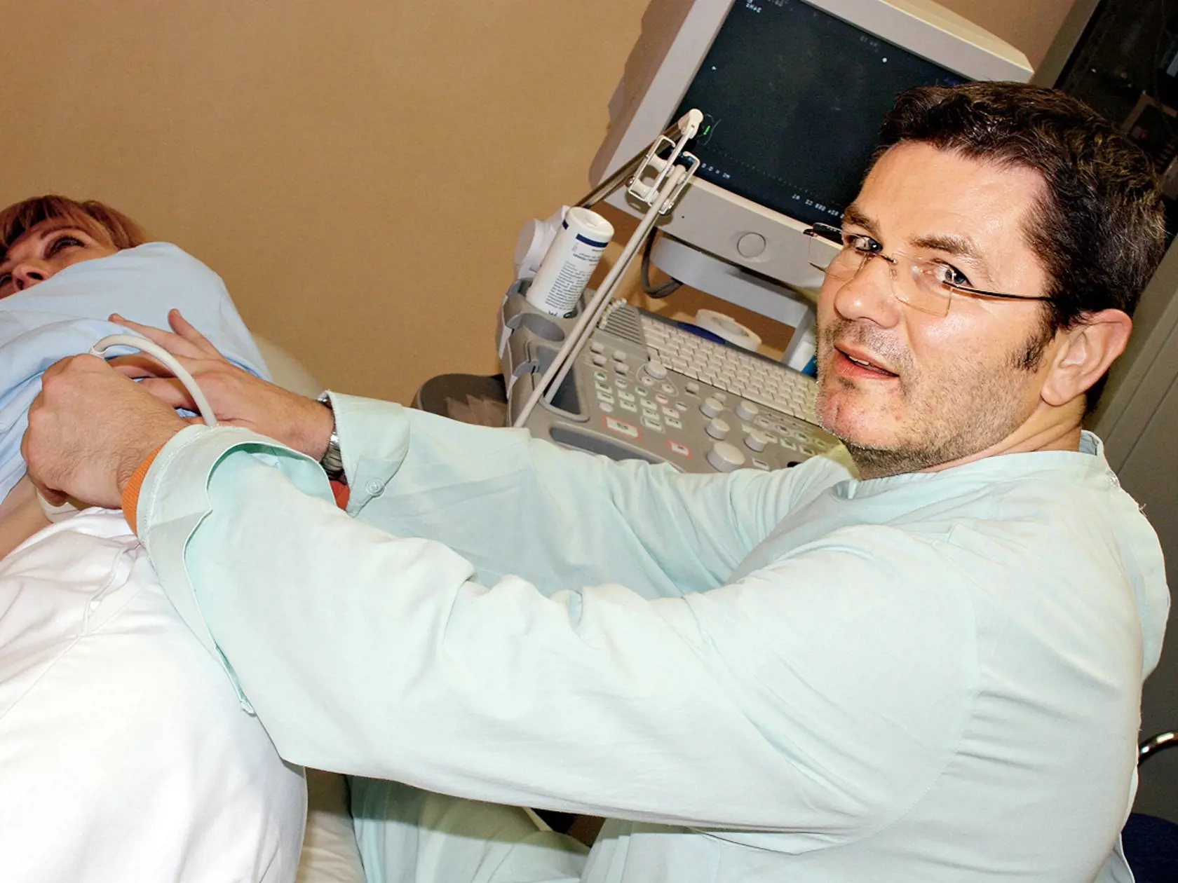 lekár a moderátor Miloš Bubán v ambulancii