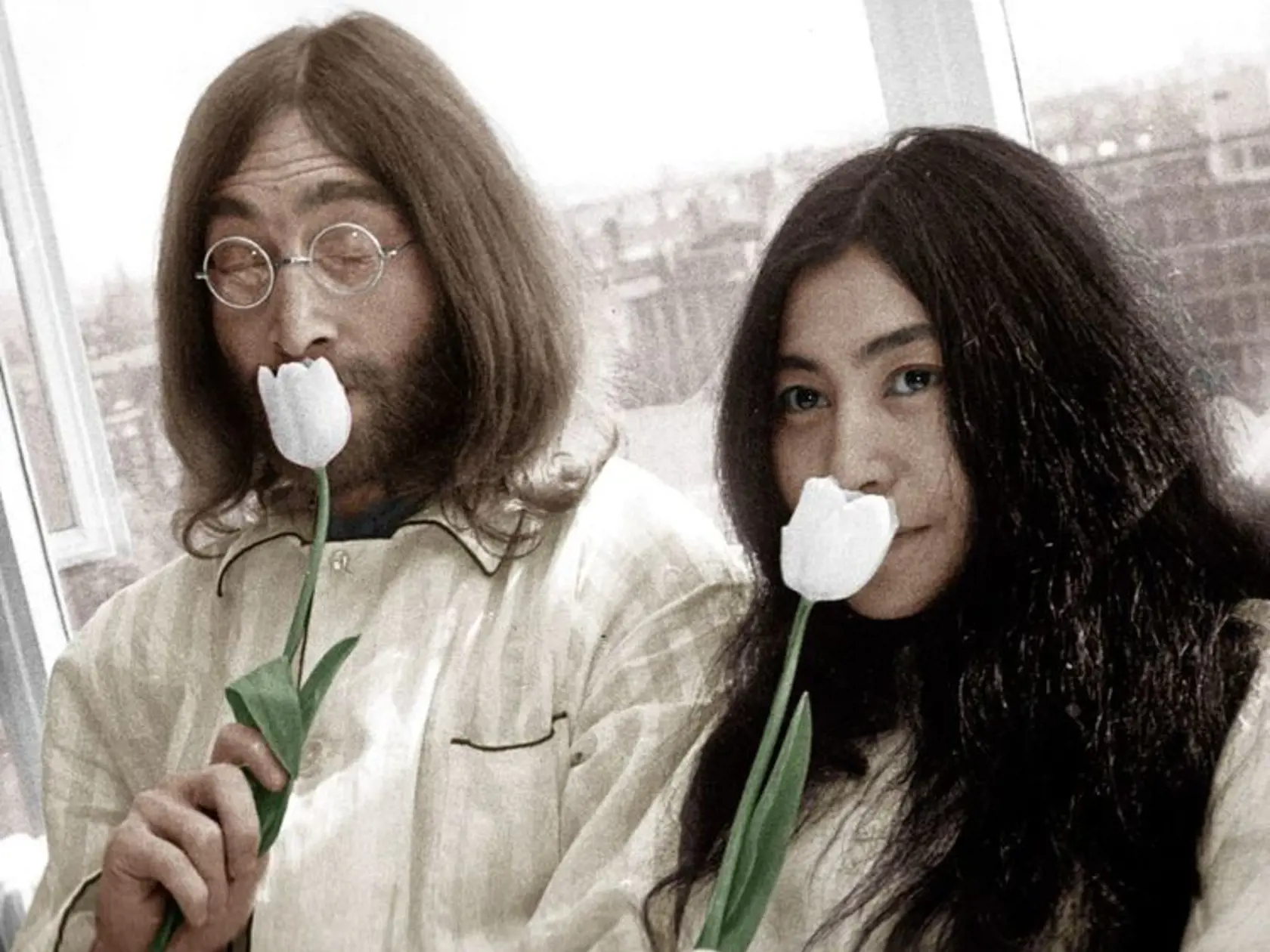 John Lennon (†40) a Yoko Ono.