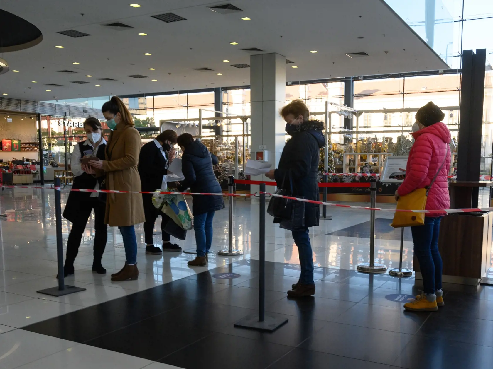 Covid pas už na Slovensku od soboty 26. februára nebudete potrebovať! Skončí sa totiž rozdelenie ľudí na režimy OP+, OP, OTP. Všade sa tak dostanú už aj neočkovaní.