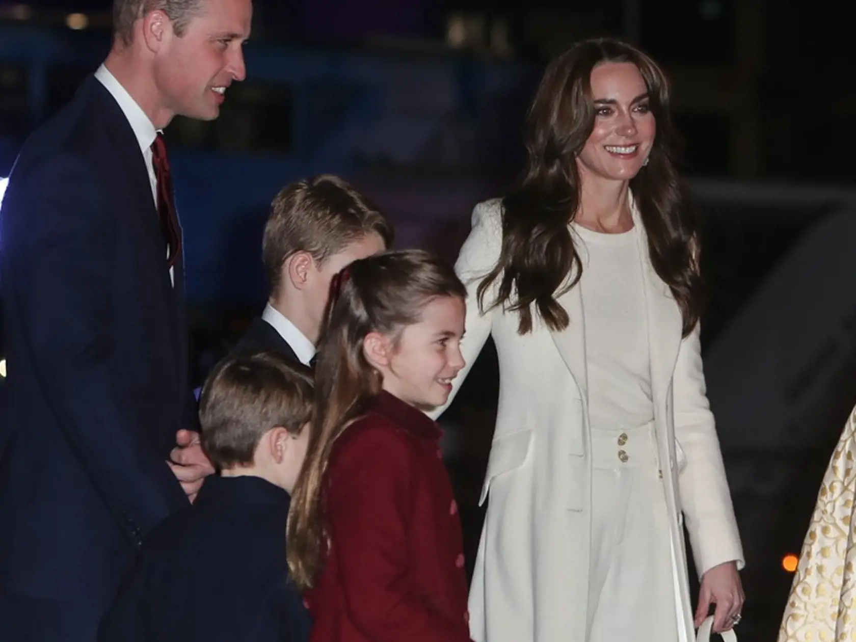 Princezná Kate a William zverejnili prvú vianočnú pohľadnicu 2023. Predtým však dvojica aj so svojimi deťmi strávila čas na tradičnej svätej omši.