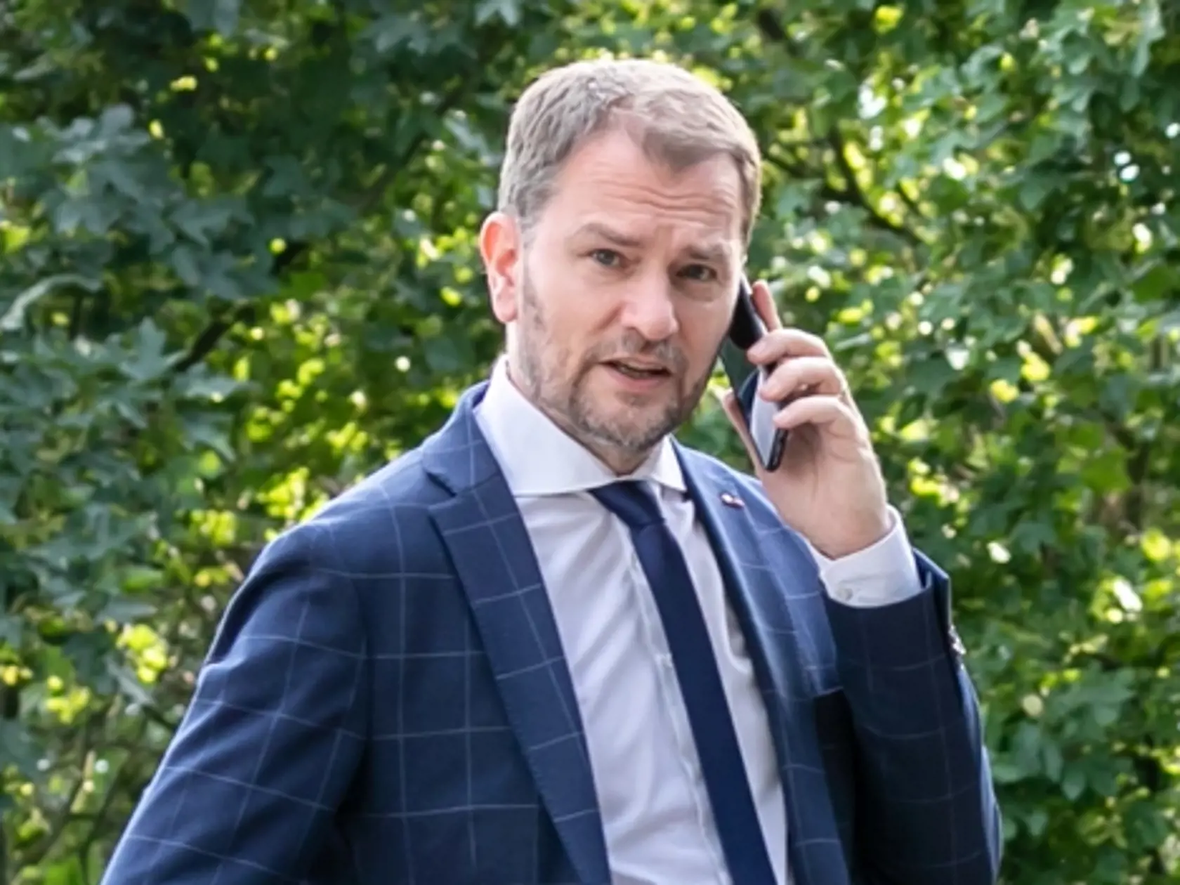 Na snímke príchody členov vlády do vládneho hotela Bôrik. 