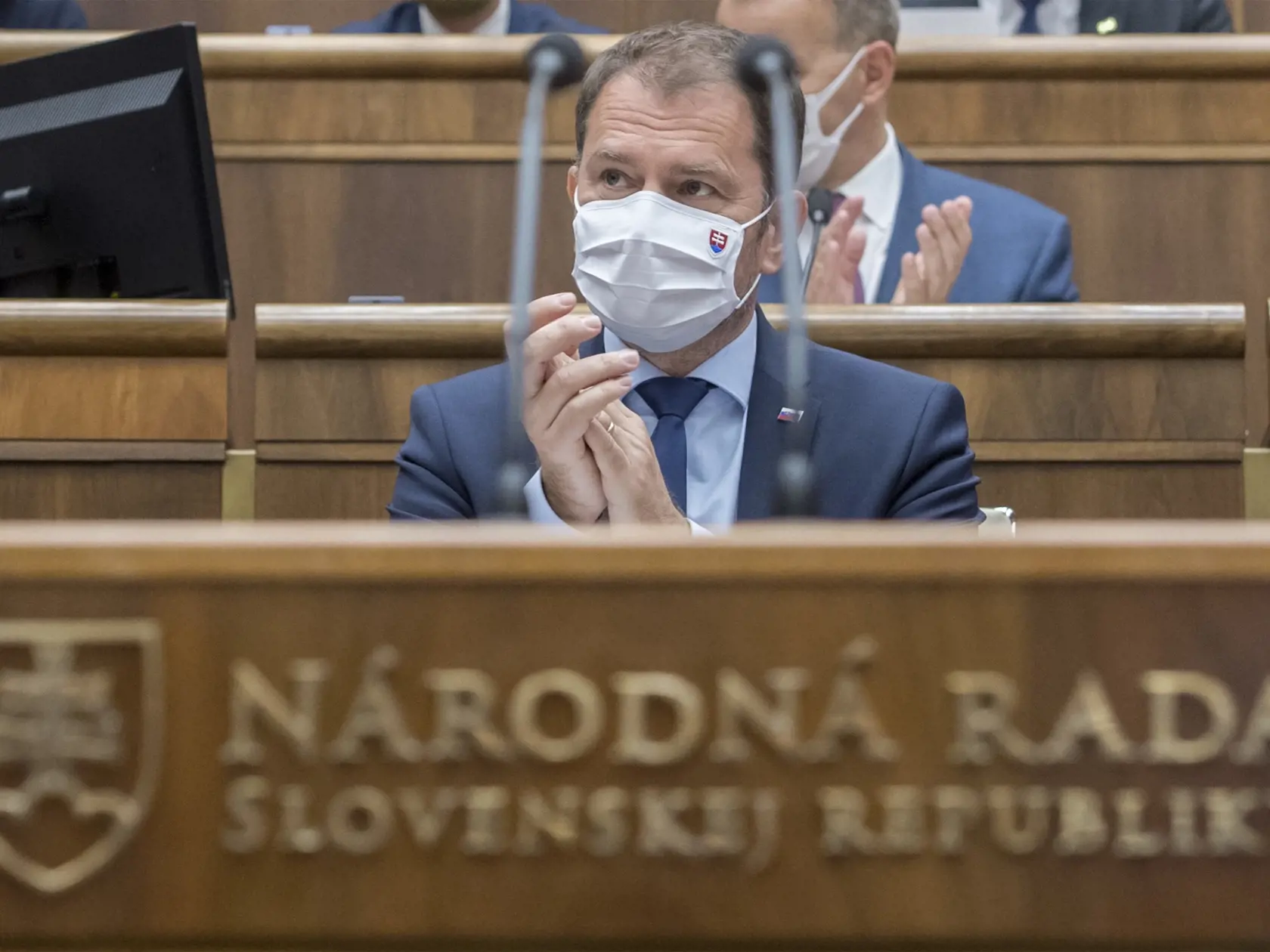 Na snímke predseda vlády SR Igor Matovič (OĽaNO) na mimoriadnej schôdzi NR SR k jeho odvolávaniu 23. júla 2020 v Bratislave. Predseda parlamentu Boris Kollár (Sme rodina) vo štvrtok otvoril mimoriadnu schôdzu na odvolávanie premiéra Igora Matoviča (OĽaNO). Predseda vlády tak bude čeliť svojmu odvolávaniu po prvý raz od nástupu do funkcie. Návrh na vyslovenie nedôvery premiérovi podali opoziční poslanci Juraj Blanár (Smer-SD) a Richard Raši (nezaradený). FOTO TASR - Martin Baumann