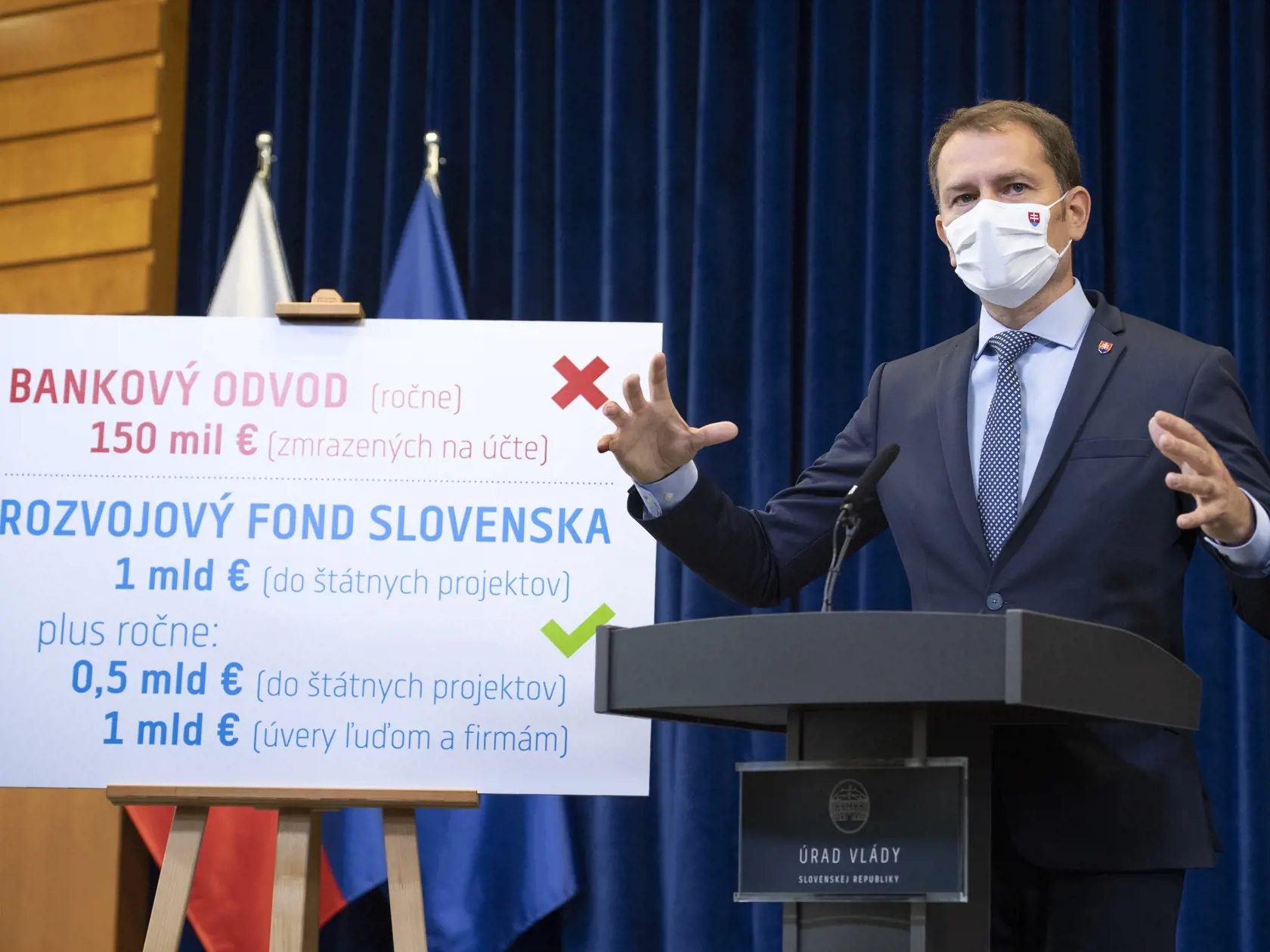 Na snímke predseda vlády SR Igor Matovič počas tlačovej konferencie po podpise memoranda predstaviteľov vlády SR a zástupcov Slovenskej bankovej asociácie (SBA) 22. júna v Bratislave. FOTO TASR - Pavel Neubauer

