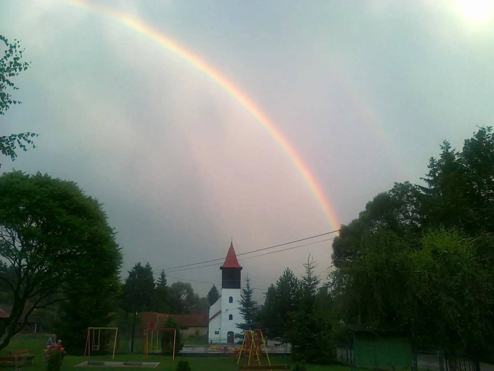 Netradičný pohľad na Kostol Navštívenia Panny Márie v Turíku.