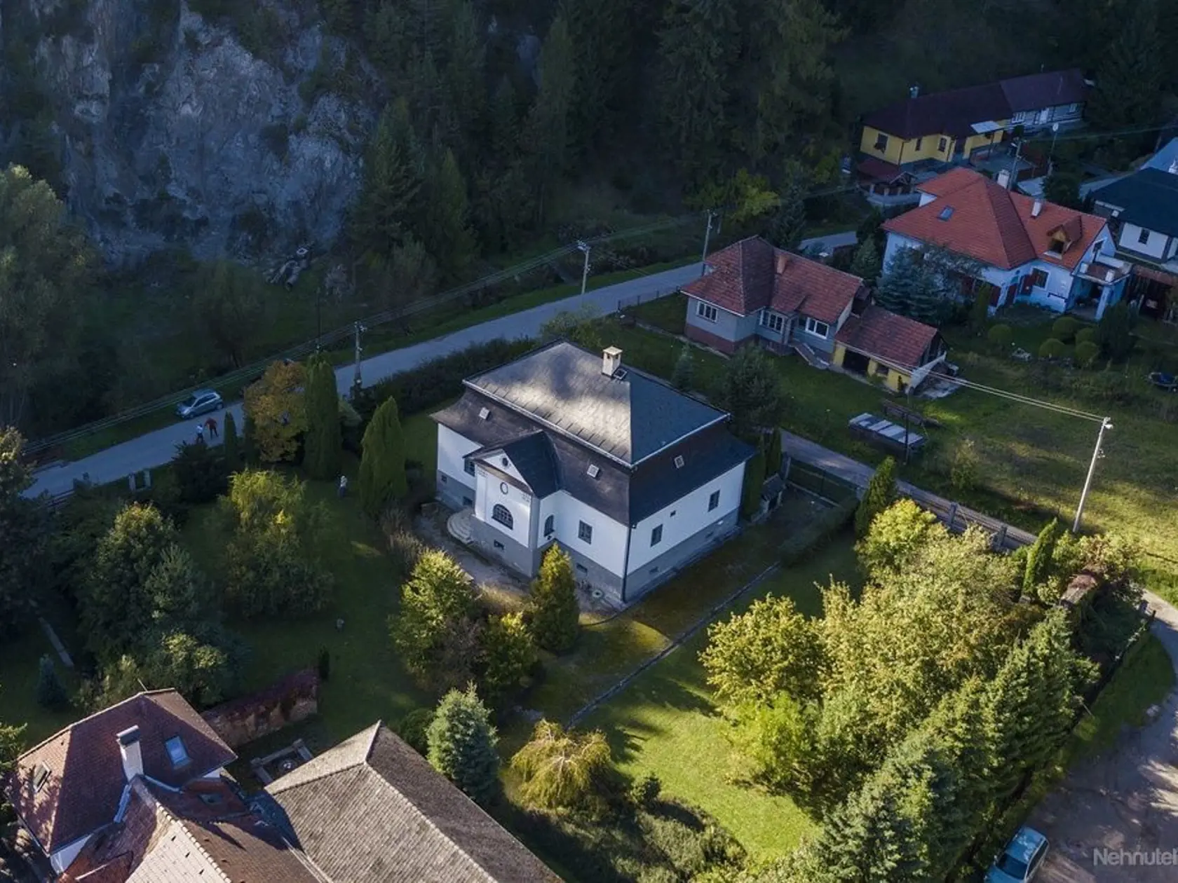 Kaštieľ pochádza zo 17. storočia.