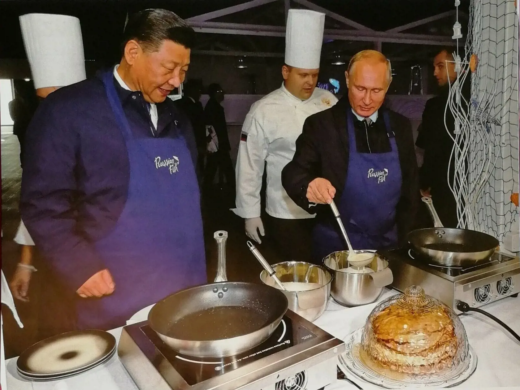 Putin nemá problém ani v kuchyni! Keď sa mu zachce, vypraží aj celú hŕbu palaciniek.