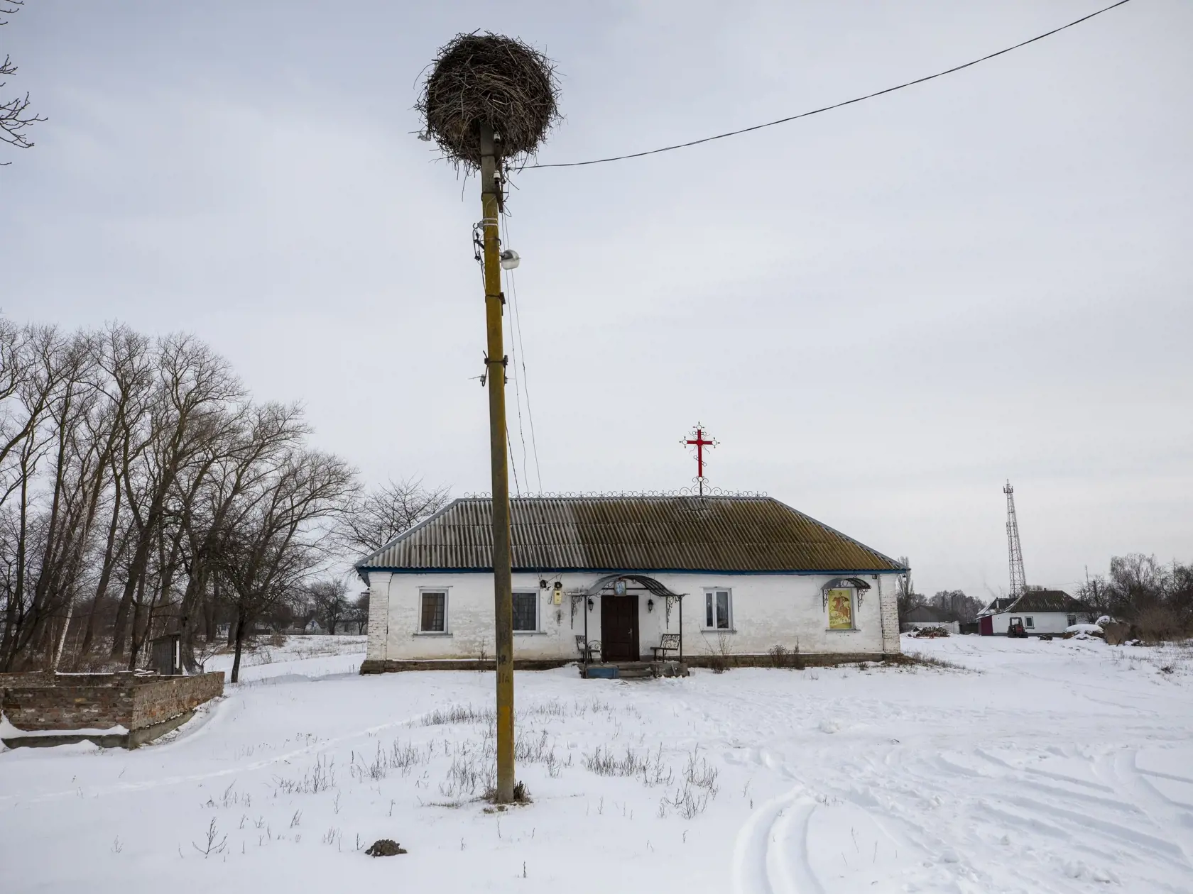 „Rusko si je vedomé, že si môže dovoliť pritvrdiť a dobre vie, že ďalšia expanzia na Ukrajinu a rusky hovoriace územia sa nestretne s nejakými prekážkami z EÚ a NATO,“ myslí si analytik  Ivo Samson s tým, že NATO nemá právo bojovať za Ukrajinu, keďže tá nie je ich súčasťou. Samson pri tom podotýka, že Rusko zatiaľ kontroluje "iba" 1/3 Doneckej a Luhanskej oblasti.