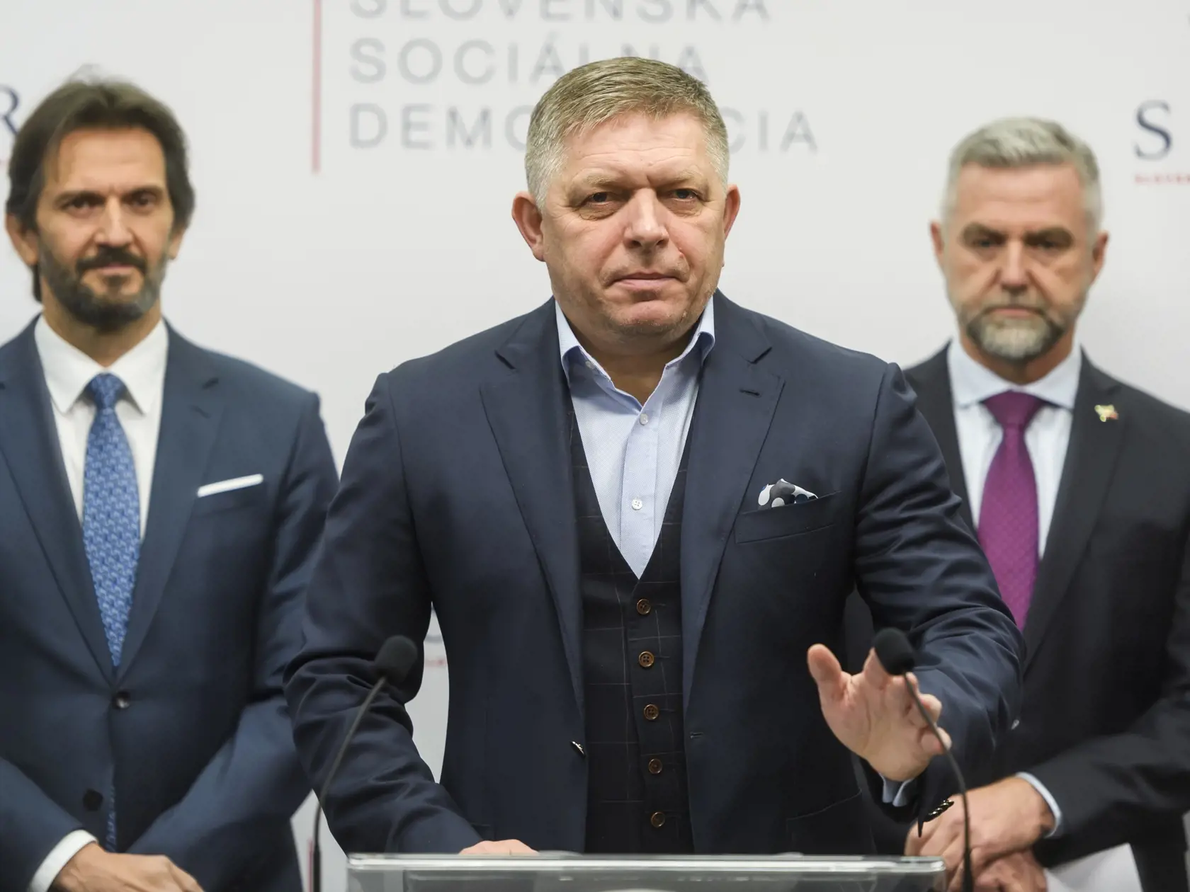 Robert Fico žiada mimoriadnu schôdzu Národnej rady venovanú smrti Ľubomíra Krivočenka.  FOTO TASR - Jaroslav Novák