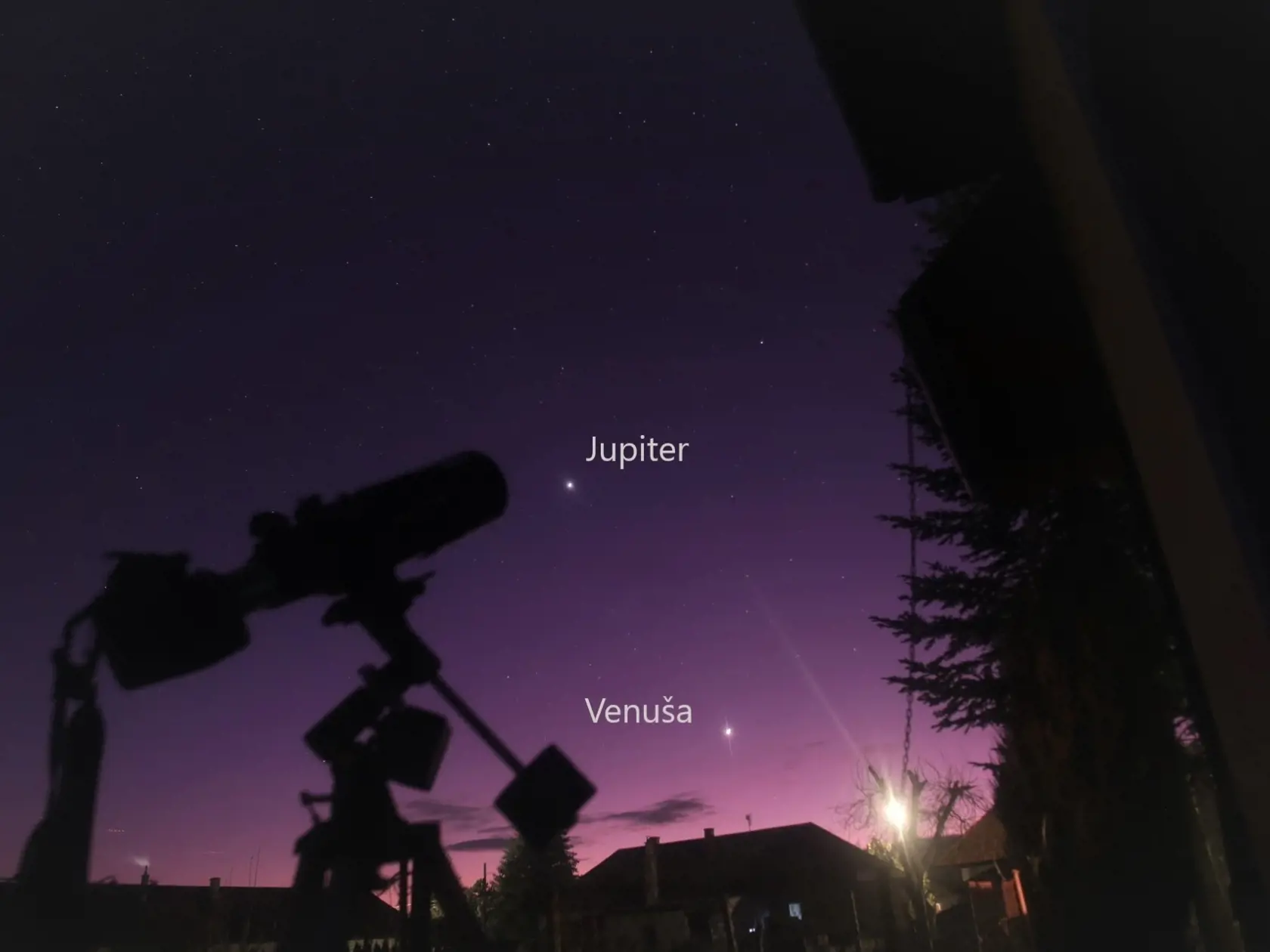 Tadeáš odfotil Venušu a Jupiter na večernej oblohe.