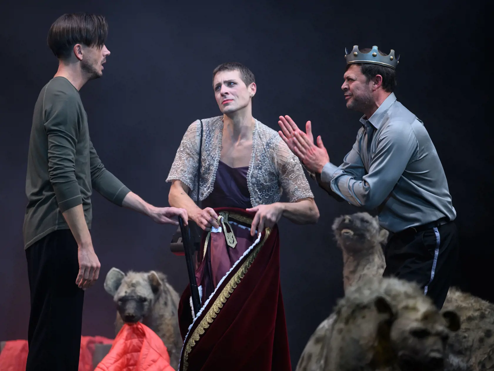 Juraj Loj prijal hodenú rukavicu a takto sa zhostil úlohy lady Macbeth.