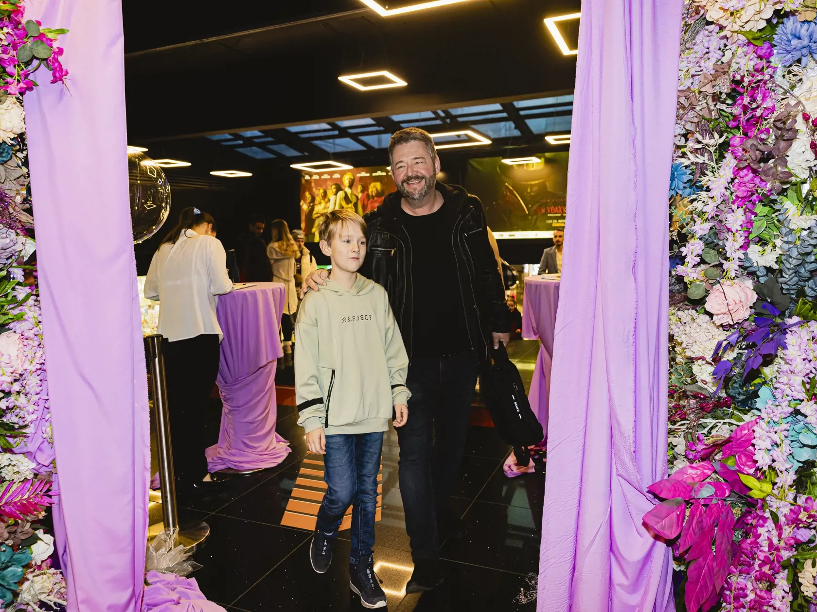 Na snímke Michal Hudák so synom Hugom počas premiéry animovanej rozprávky od štúdia DISNEY- PRIANIE