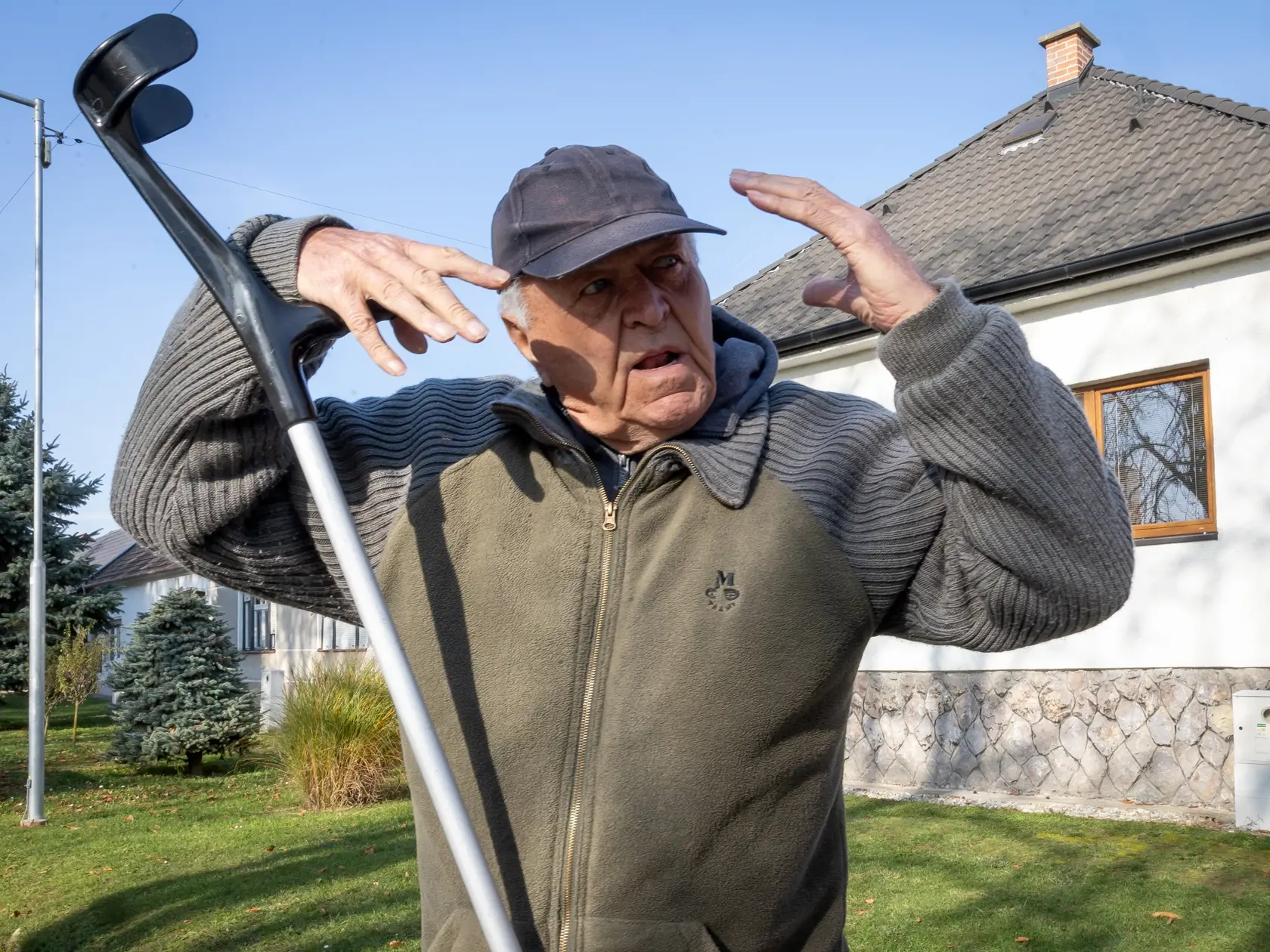 Na meiste činu v obci Boleráz, kde sa v roku 1970 stala hromadná vražda.