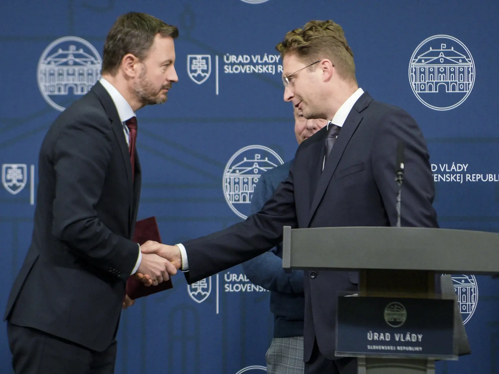 „Kríza je zažehnaná, kolaps nemocníc nás nečaká," vyhlásil premiér Eduard Heger (46) po uzavretí dohody s Lekárskym odborovým združením.