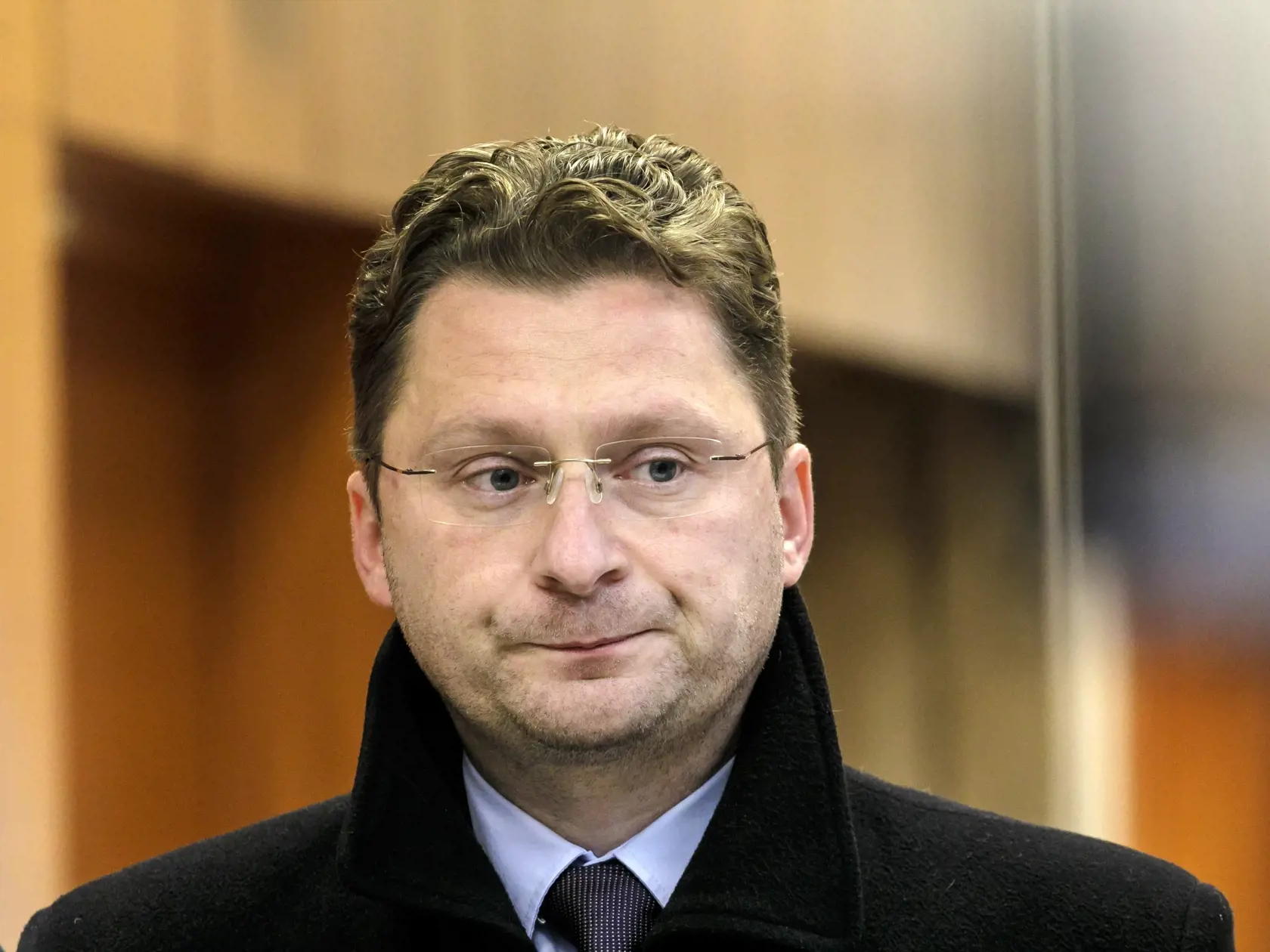 Šéf lekárskych odborov Peter Visolajský je naopak presvedčený, že dohodnuté opatrenia zabezpečia viac personálu pre pacienta, čo je doteraz veľký problém. „Slovensko nemá nedostatok nemocníc ani liekov či prístrojov. Pacientom chýbajú sestry a skúsení lekári," hovorí Visolajský s dôvetkom, že aj v rezorte je možné nájsť dostatok financií na to, aby to slovenskí pacienti nepocítili.