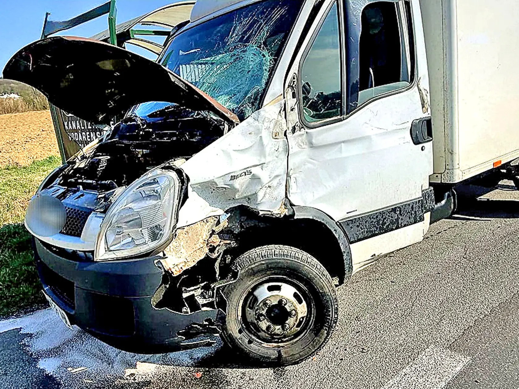Dodávku podľa polície šoféroval cudzinec (44).
