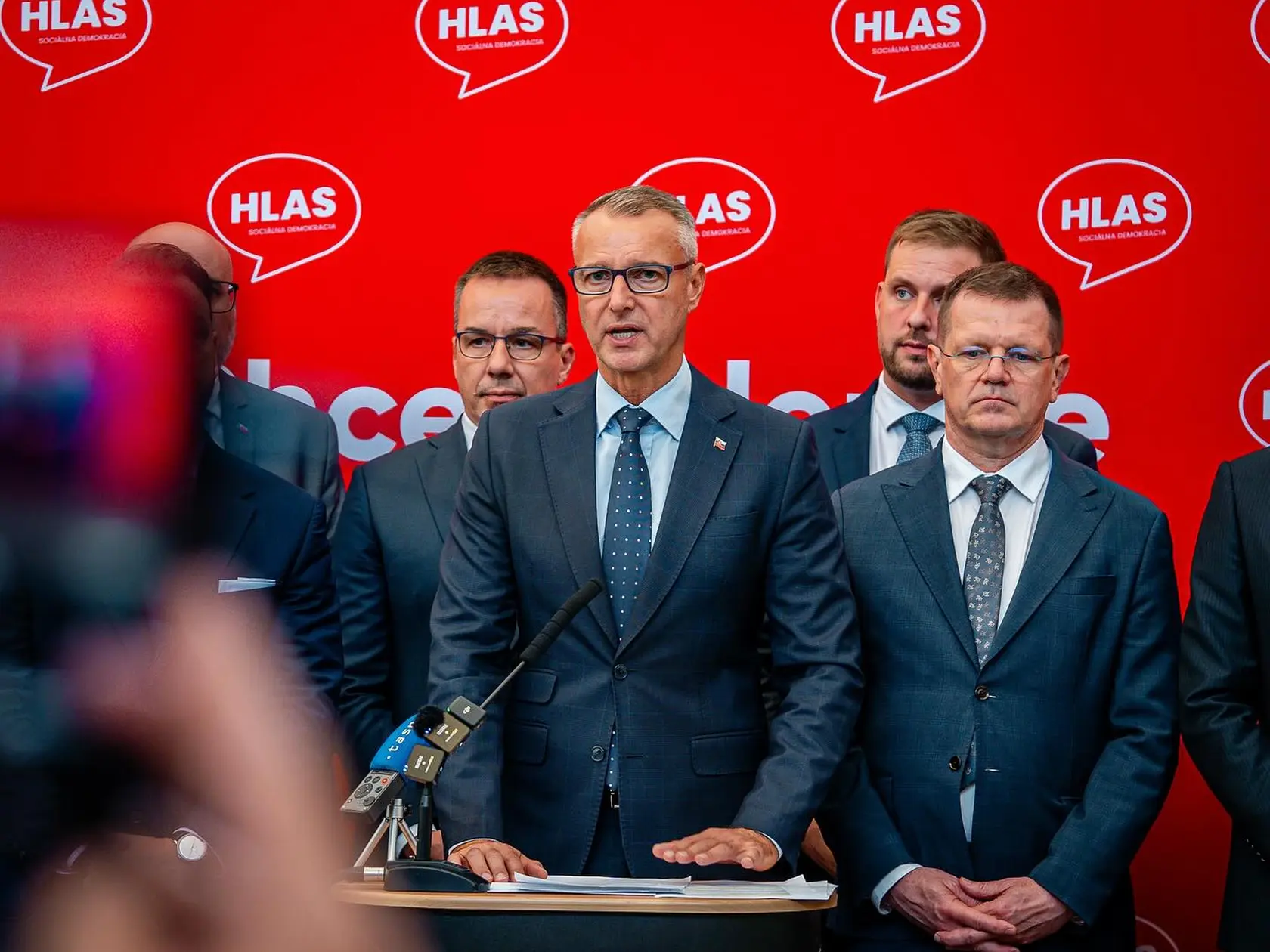 Vo februárových parlamentných voľbách v roku 2020 úspešne kandidoval za Smer, ale už po necelých štyroch mesiacoch (17. júna) na spoločnej tlačovej konferencii spolu s ďalšími desiatimi poslancami NR SR za Smer-SD oznámil, že sa pridal k projektu Petra Pellegriniho so zámerom vytvoriť novú stranu Hlas. Ministerstvo vnútra zaregistrovalo nový politický subjekt 11. septembra 2020. Ustanovujúci snem strany Hlas zvolil Richarda Rašiho za podpredsedu strany.