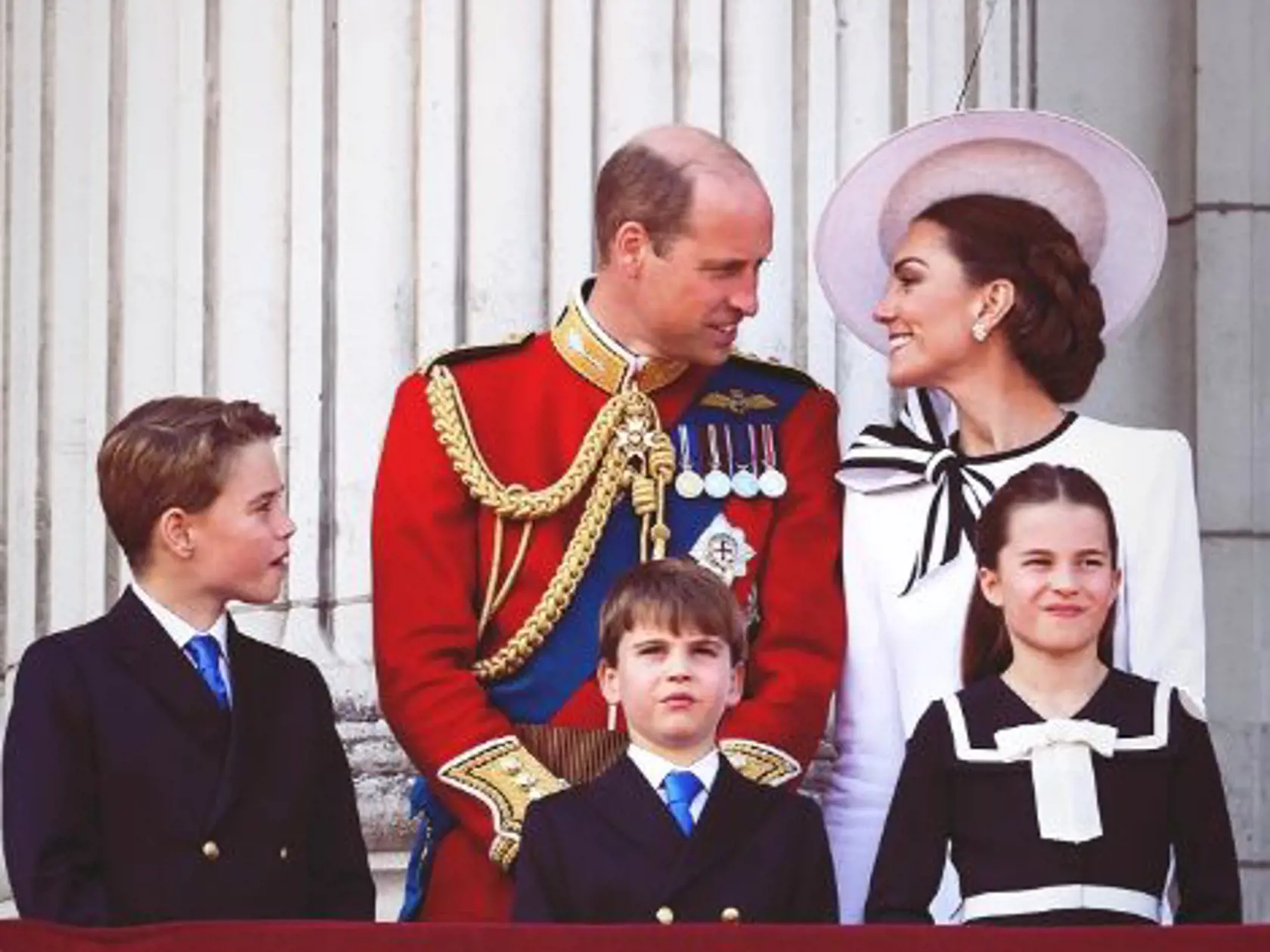 Kráľ Karol po vlámaní do Windosru rýchlo navrhol veľké zmeny v ich životoch a poprosil Williama a Kate, aby sa presťahovali k nemu do Clarence House.