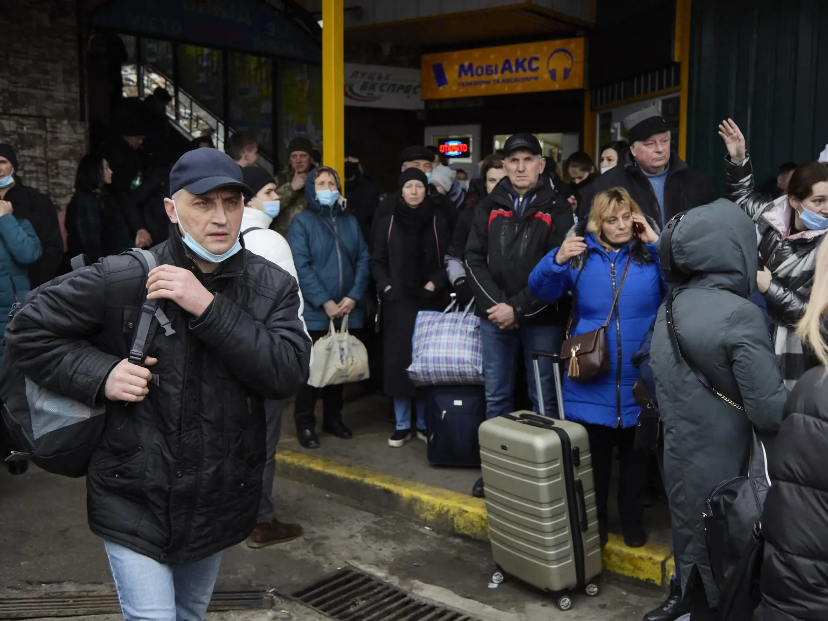 Ukrajincisa kvôli ruskej agresii presúvajú do bezpečia.