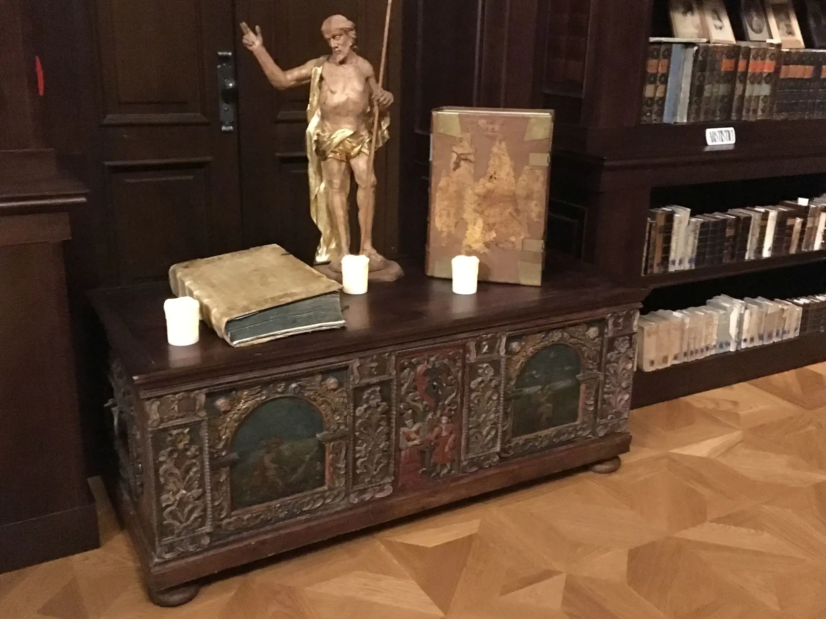 Návštevníci výstavy si môžu pozrieť aj vzácne vydania kníh Arithmeticae practicae z roku 1558 či Astronomia magna etc z roku 1571.