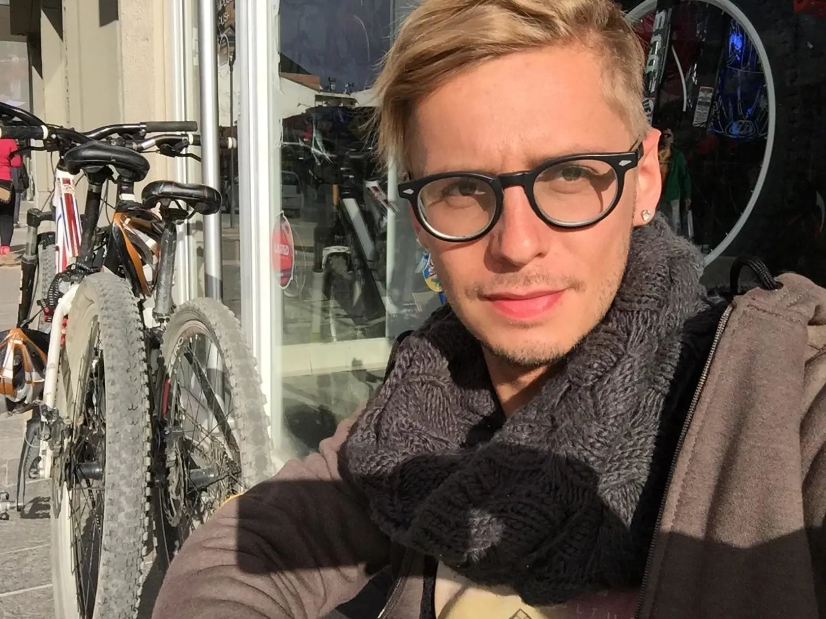 "Kuciho" si pamätám ako vždy veľmi čestného a úprimného chalana. Nikdy sa zbytočne nevystrkoval z davu, no vždy si šiel za svojím cieľom,“ vraví spolužiak Jakub Šanko (27). 